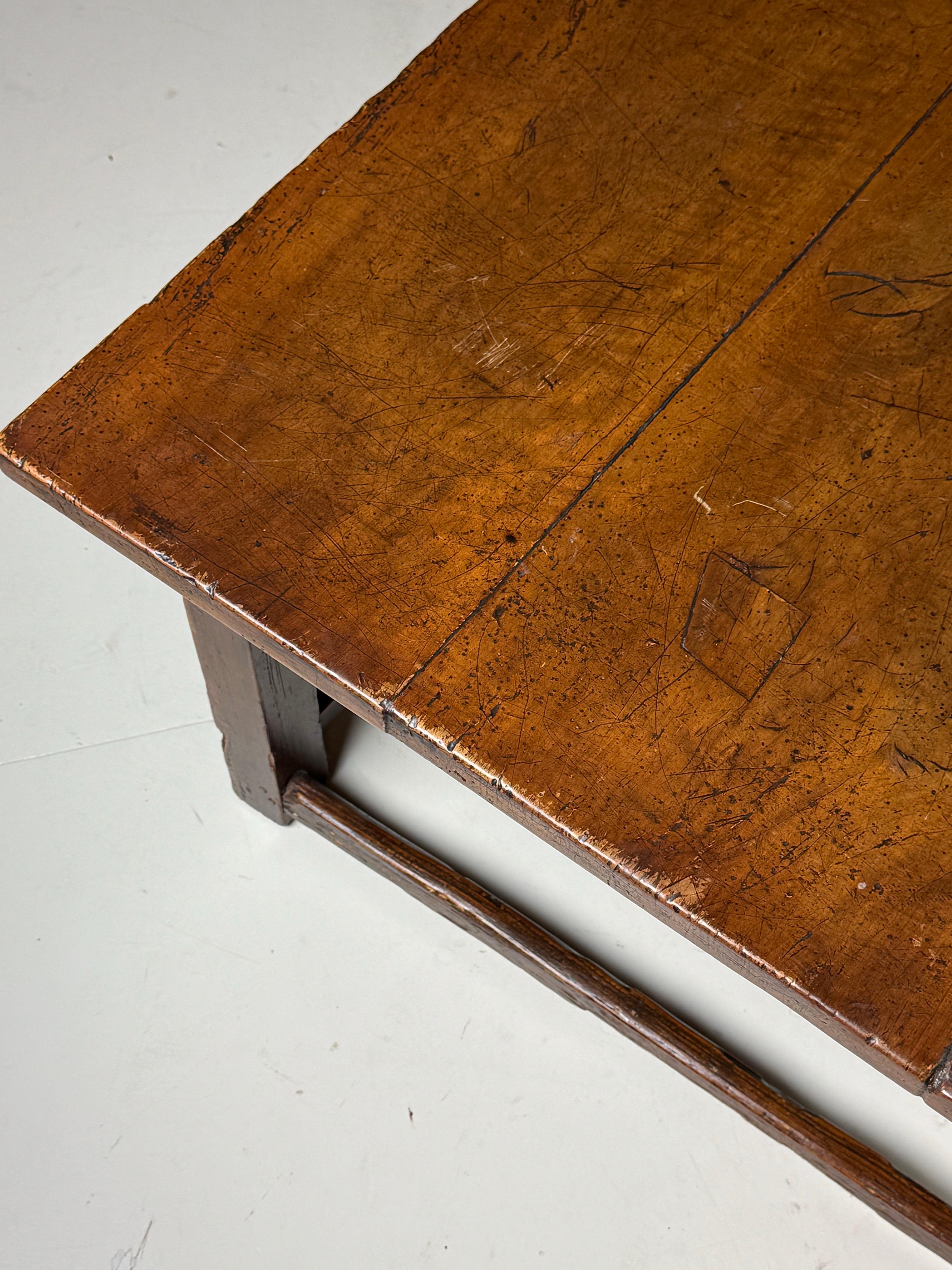 Mesa de centro francesa de principios del siglo XIX en venta 2