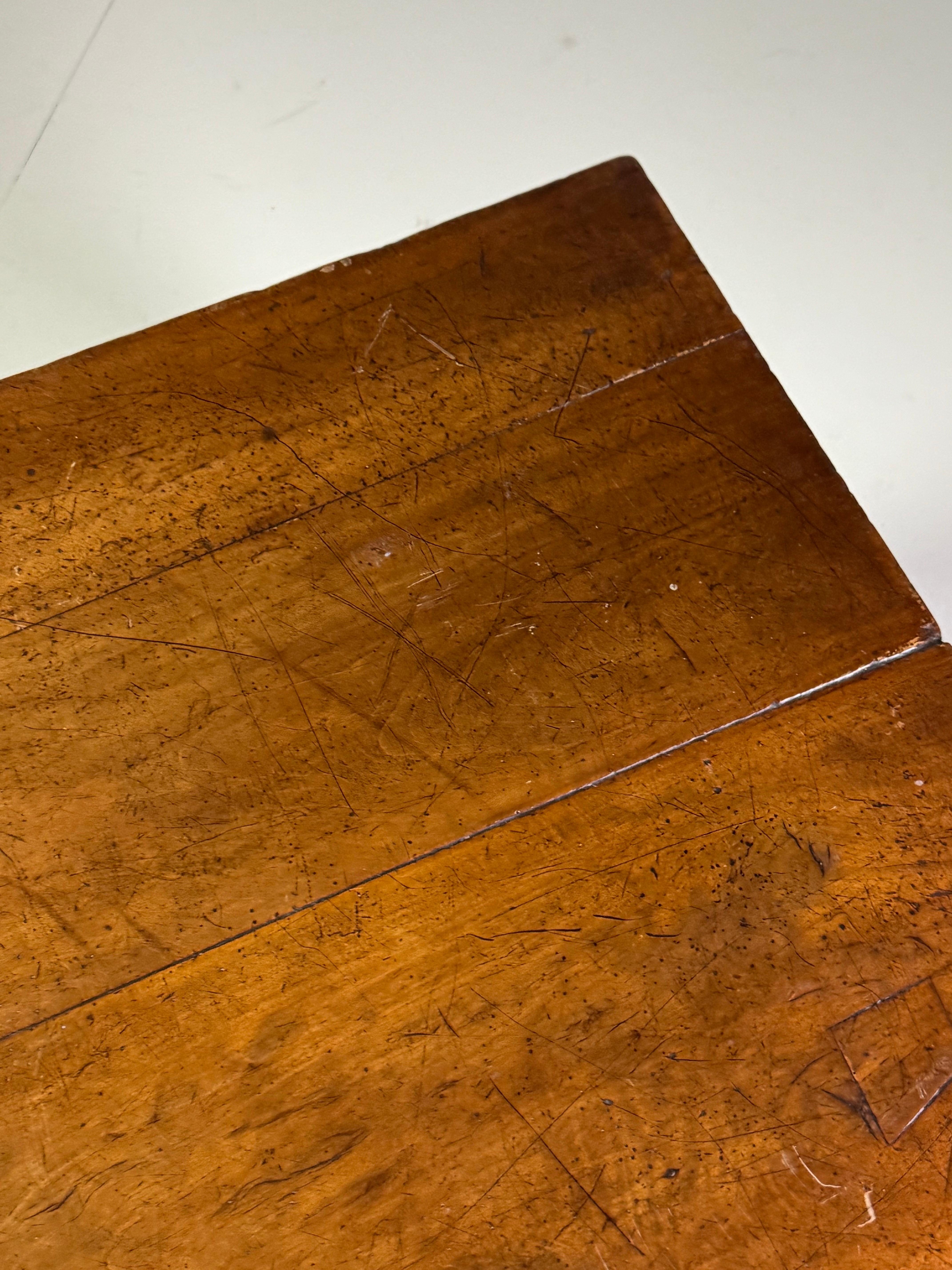 Mesa de centro francesa de principios del siglo XIX en venta 5