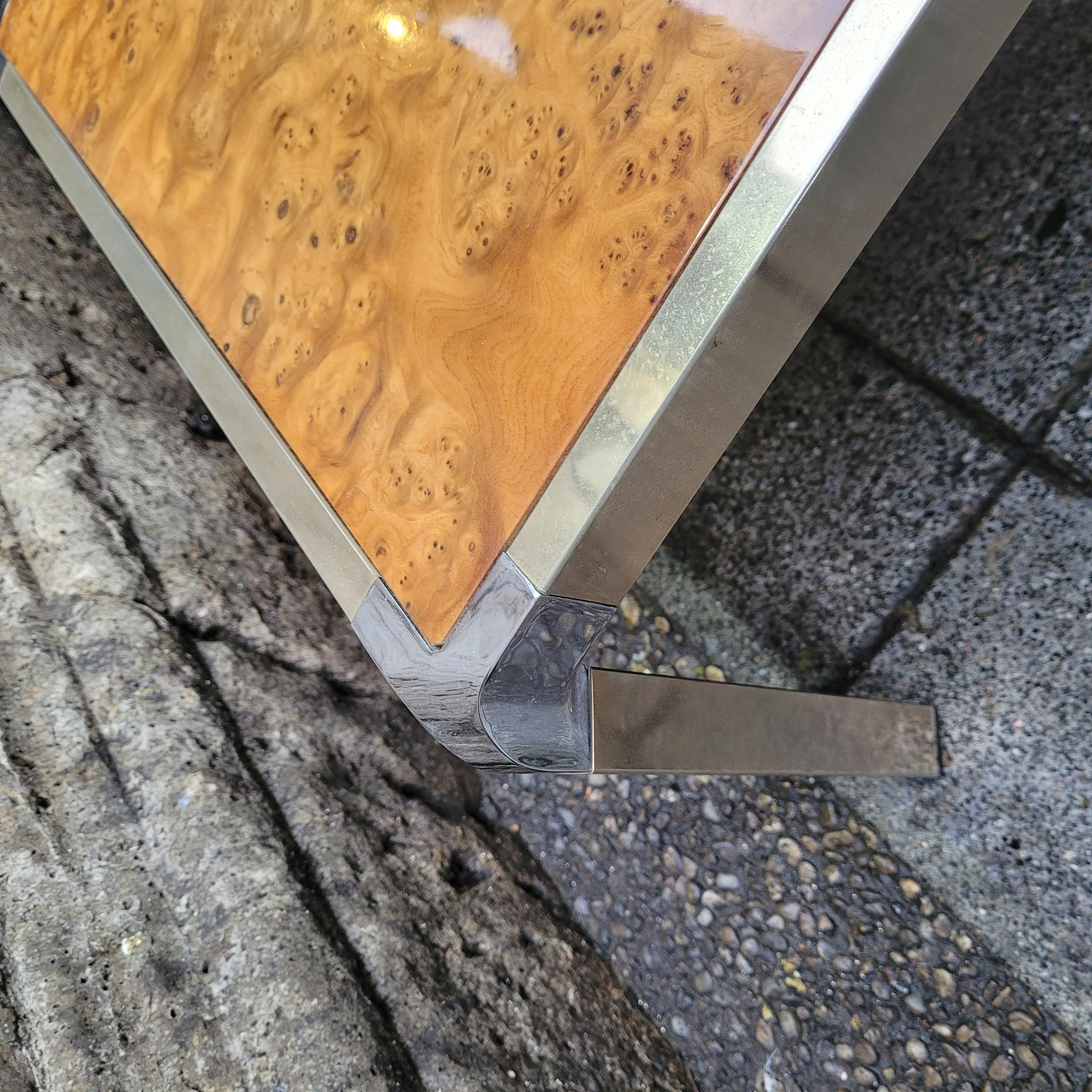 Table basse française style Guy Lefevre, bois de ronce et acier en vente 1
