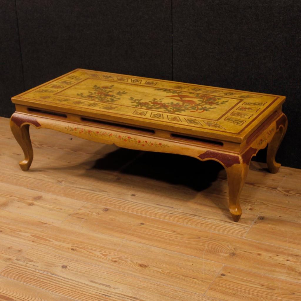 French coffee table from 20th century. Furniture in lacquered, chiseled and painted chinoiserie wood with floral and animals decorations. Coffee table for living room of pleasant furnishings and good service. It has small signs of wear, overall in