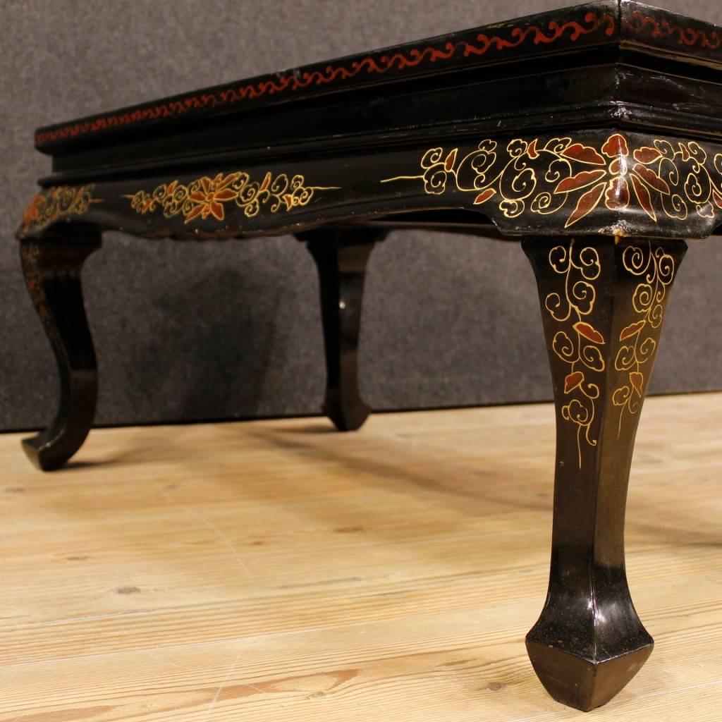 French Coffee Table in Lacquered, Gilt, Painted Chinoiserie Wood, 20th Century In Good Condition In Vicoforte, Piedmont