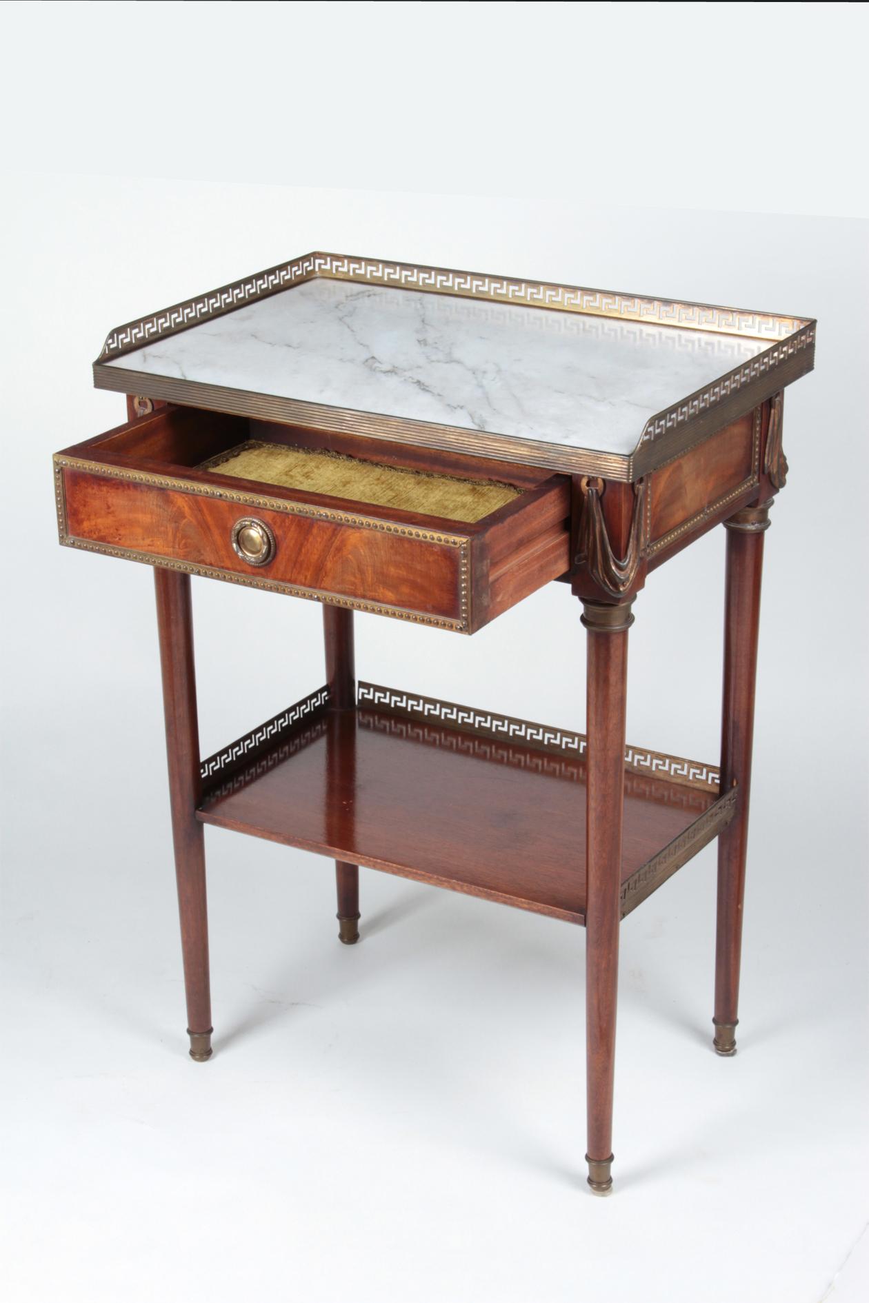 French Coffee Table in Mahogany and White Carrara Marble and Bronze 19th Century In Good Condition In Milano, IT