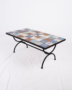 Table basse française en fer forgé et carreaux de céramique, œuvre anonyme, 2013