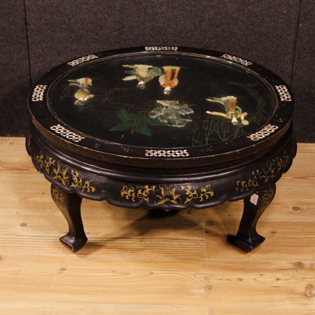 Wood French Coffee Table Lacquered and Painted in Chinoiserie, 20th Century For Sale