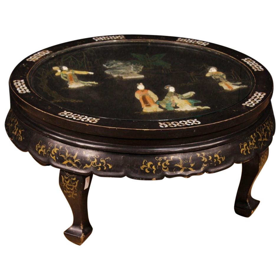 French Coffee Table Lacquered and Painted in Chinoiserie, 20th Century For Sale