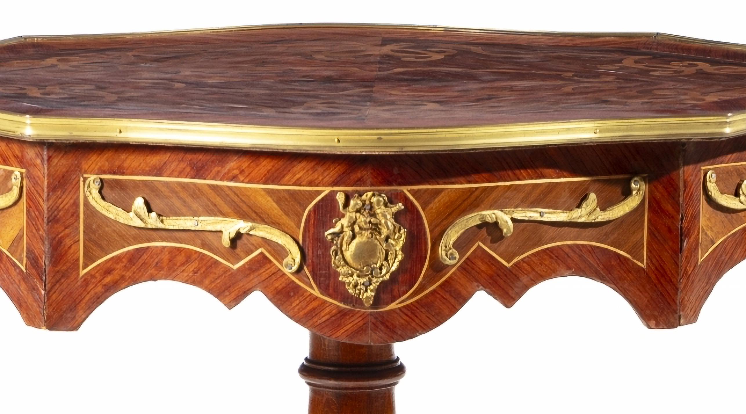 FRENCH COFFEE TABLE LOUIS XV STYLE 19th Century

veneered with various woods, decorated with plant motifs. 
applications in yellow metal.
Dim.: 79 x 80 x 60 cm
good conditions
