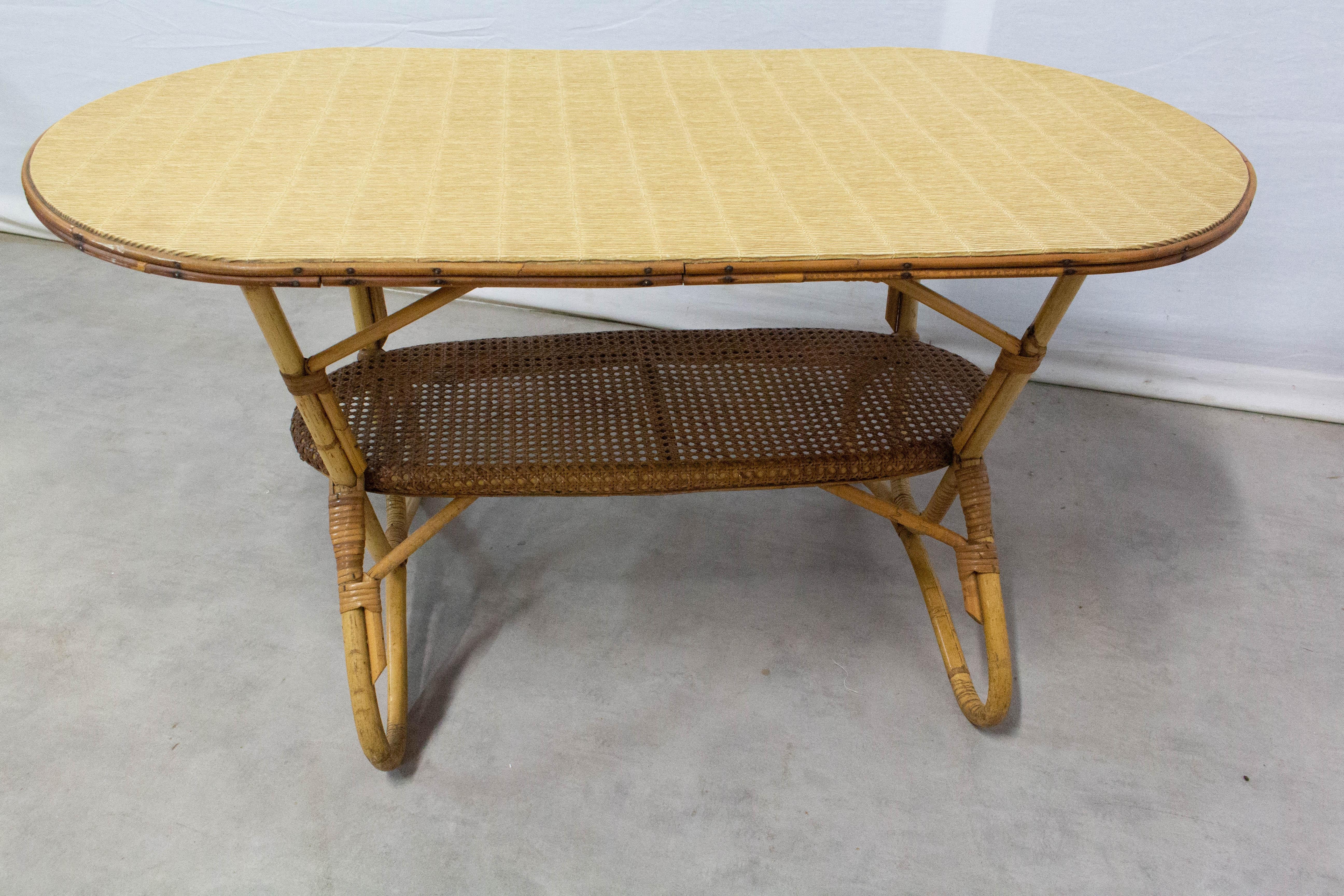 Rattan coffee table, weaving imitation top
French, circa 1970
Very good condition

For shipping: 51 x 101 x 57 cm 6.5 kg.