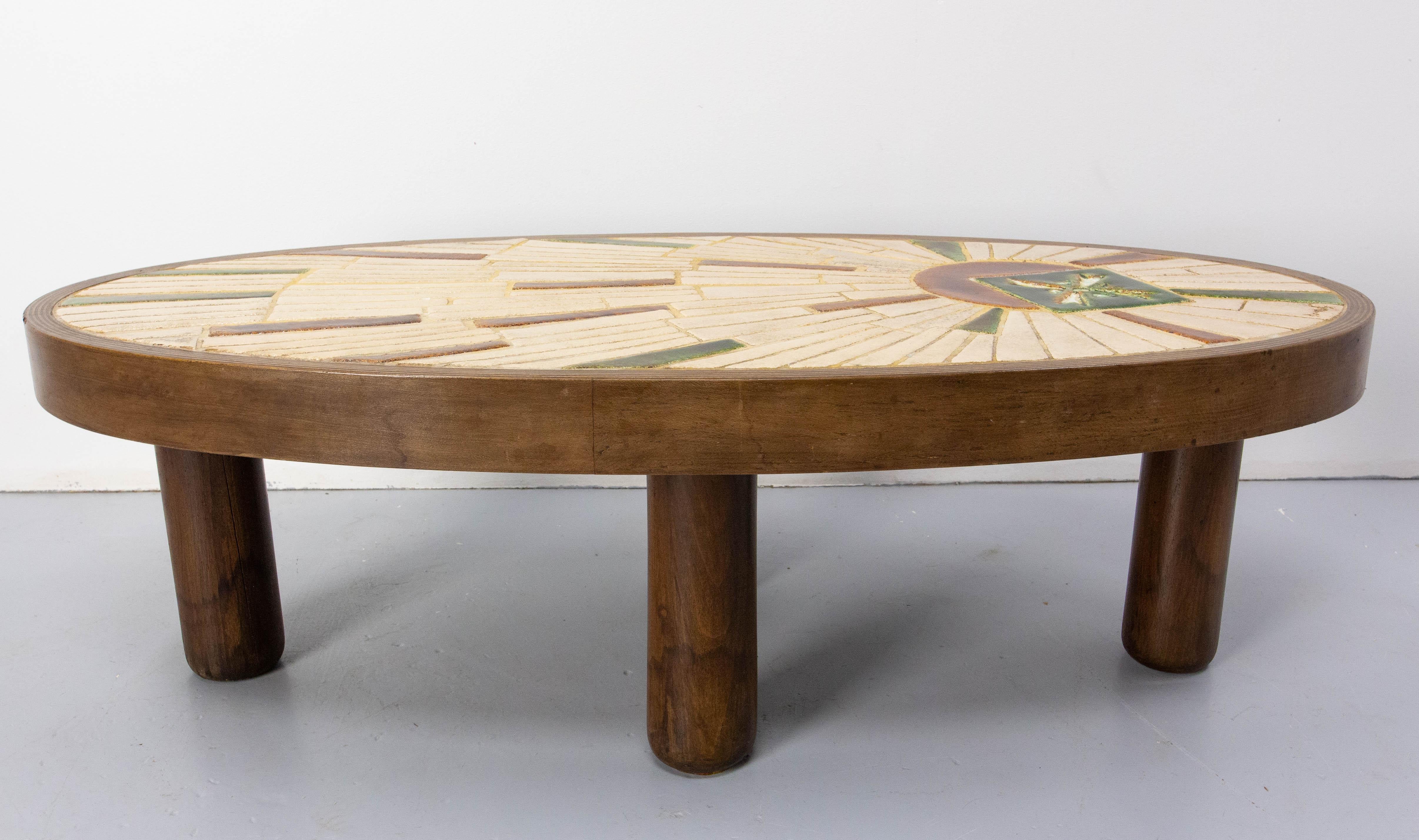 Beech and ceramic oval coffee table signed Barrois from Vallauris aera in the South of France.
Made between 1960 and 1970.
The table's four legs are arranged in an original way, so that it appears to have only three!
Water marks on the