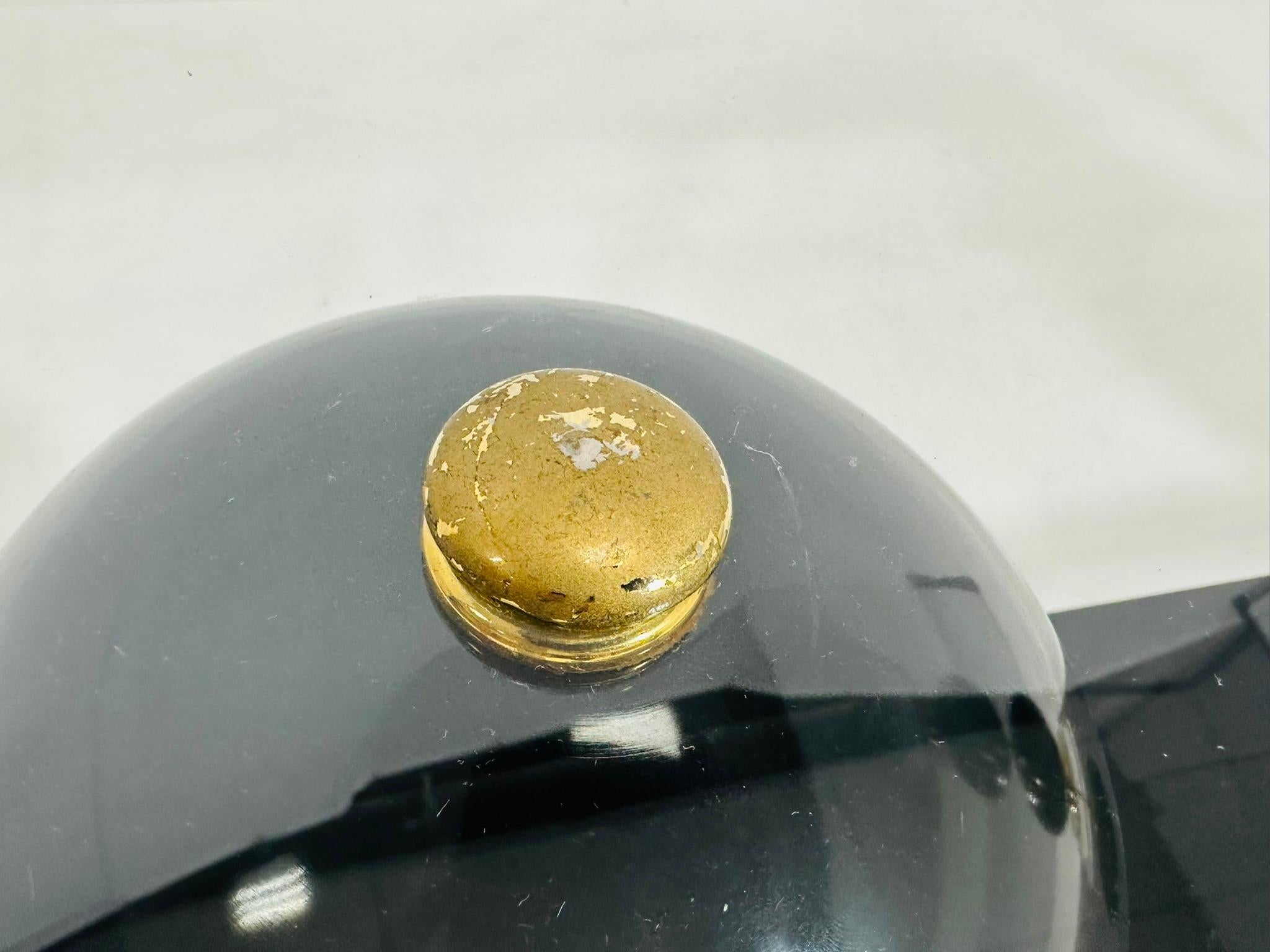Table basse française avec accents en bronze dans le style de Roche Bobois en vente 3