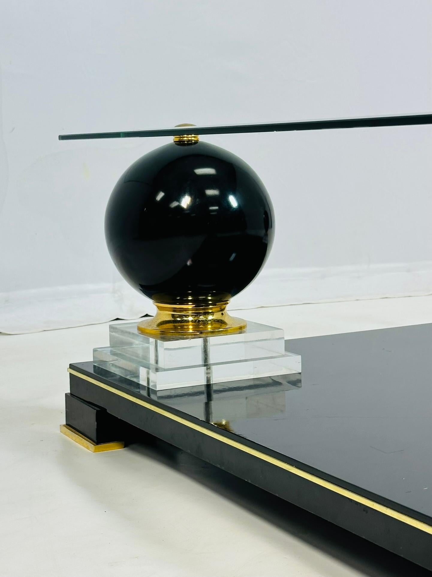 Table basse française avec accents en bronze dans le style de Roche Bobois en vente 9