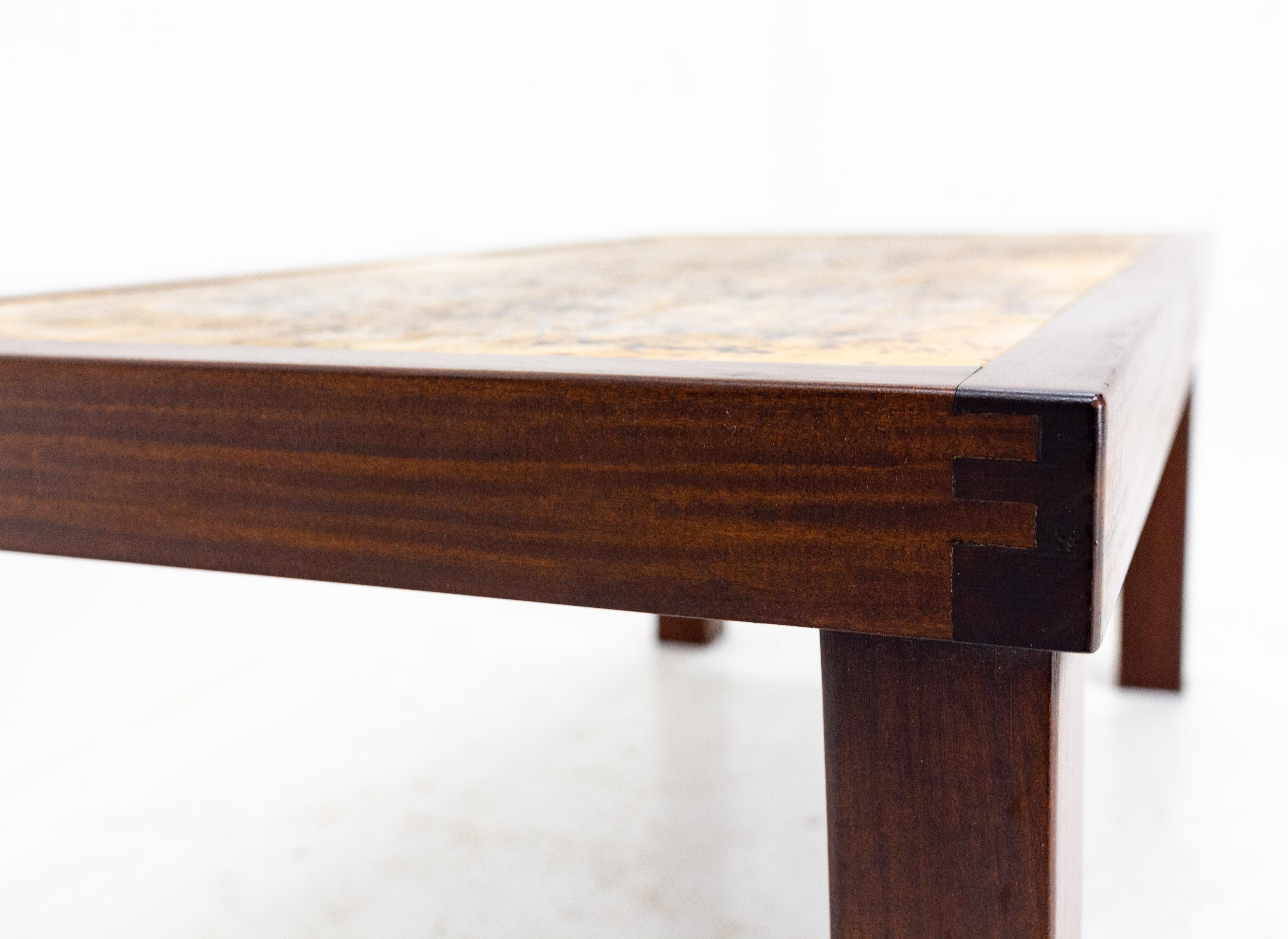 Tavolino francese con ceramiche firmato Jean d'Asti AM, 1960 in vendita 1