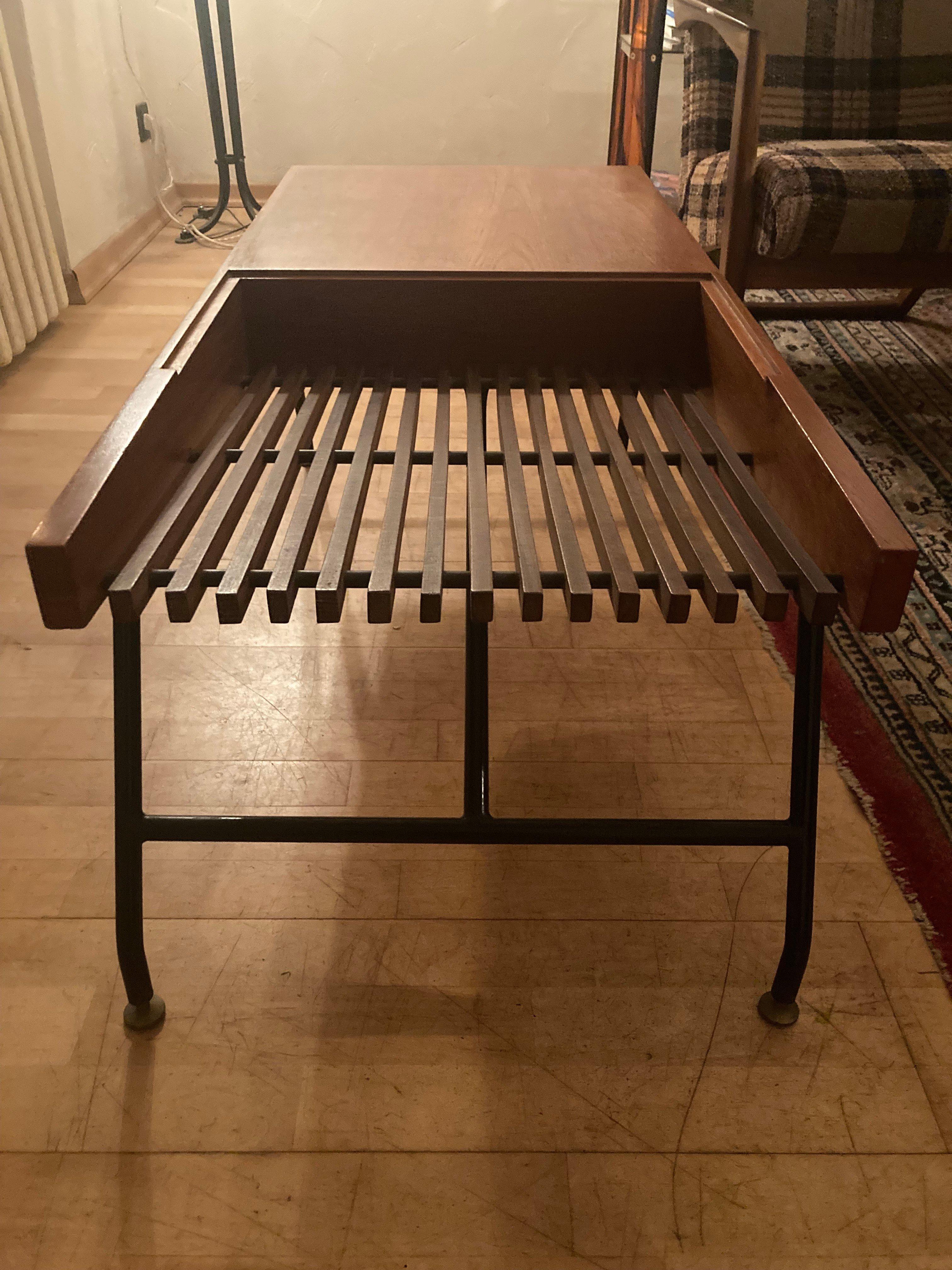 Minimalist French coffeetable with newspaper shelf in the style of Jean Prouvé. 1940s. For Sale