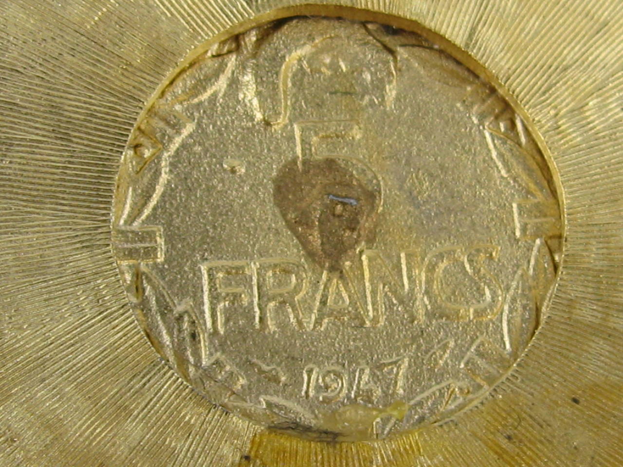 Orecchini a penzoloni in cristallo di Moneta Francese, mai indossati, anni '80 in vendita 2