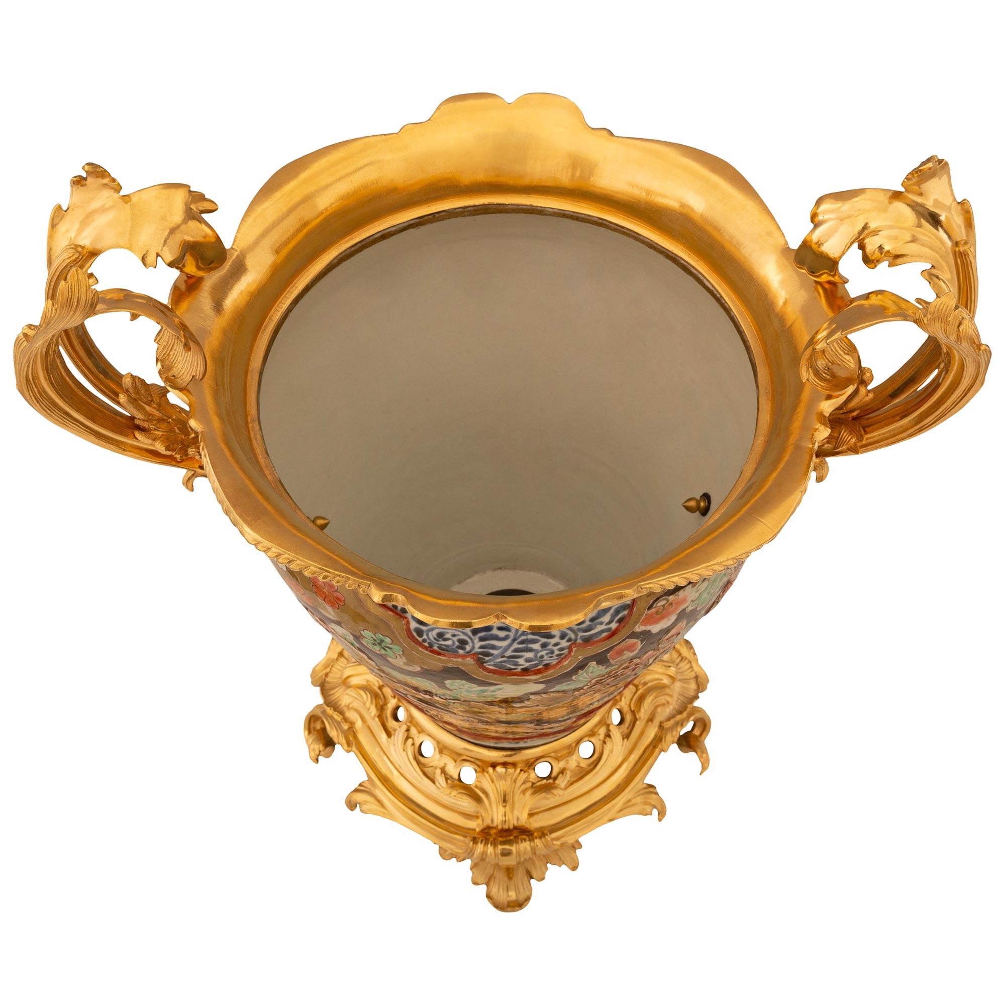 Collaborazione francese del XIX secolo Porcellana Satsuma e Ormolu Luigi XV in vendita 6
