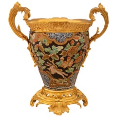 Collaboration française XIXème siècle Urne en porcelaine de Satsuma et bronze doré de style Louis XV