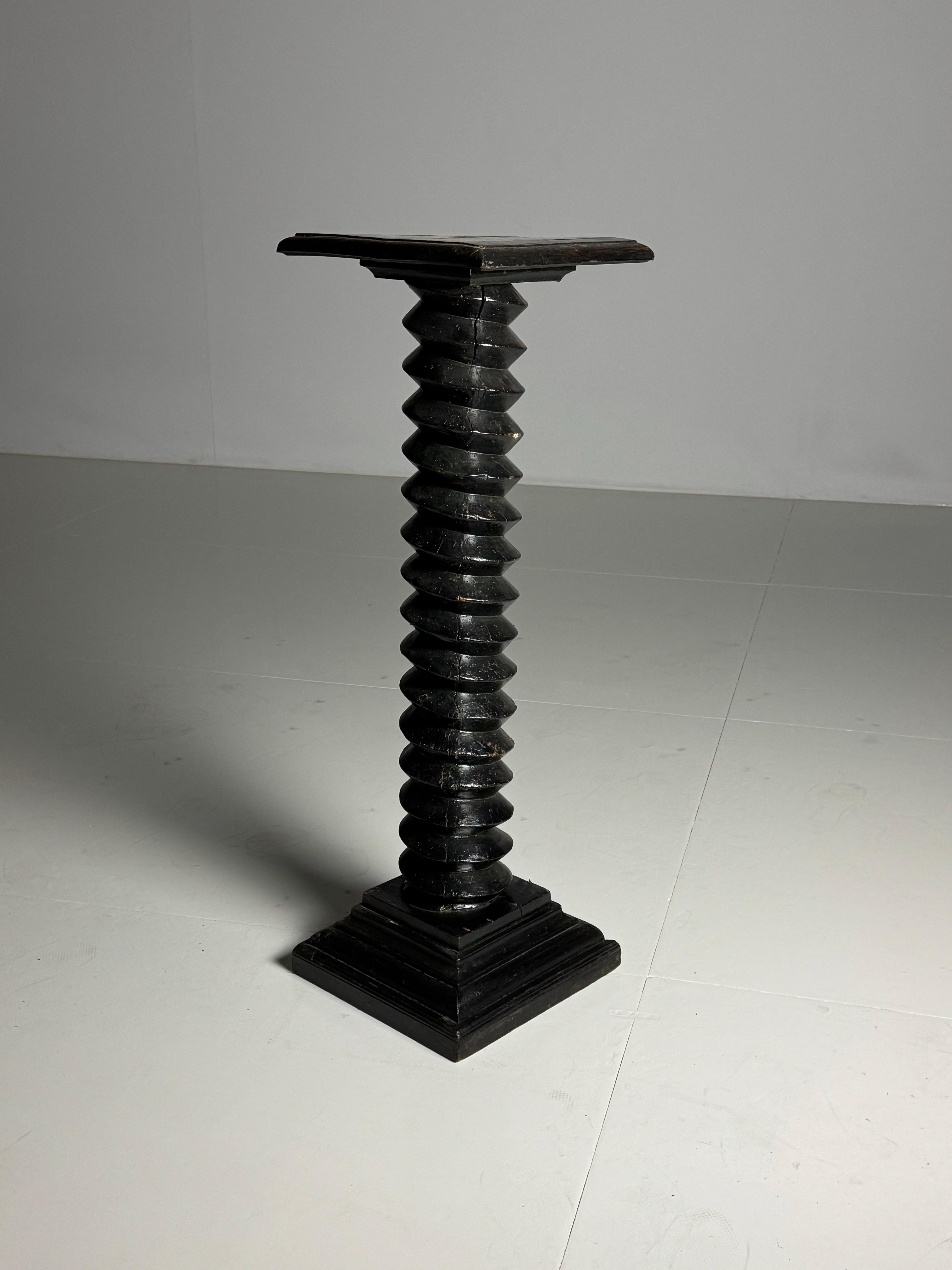 Noyer Colonne française noire vintage en vente
