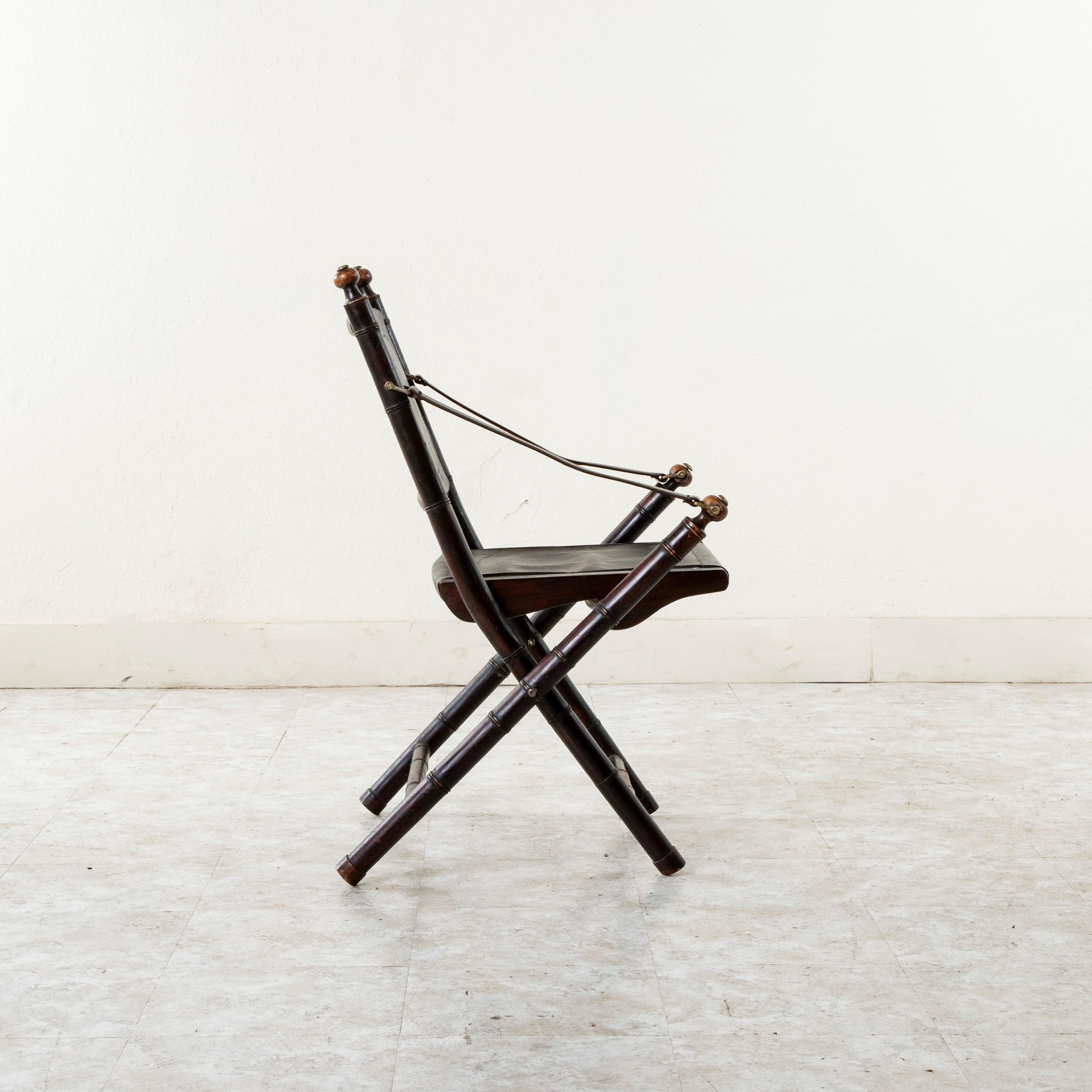 French Colonial Walnut Faux Bamboo and Leather Folding Deck Chair, circa 1900 In Good Condition For Sale In Fayetteville, AR