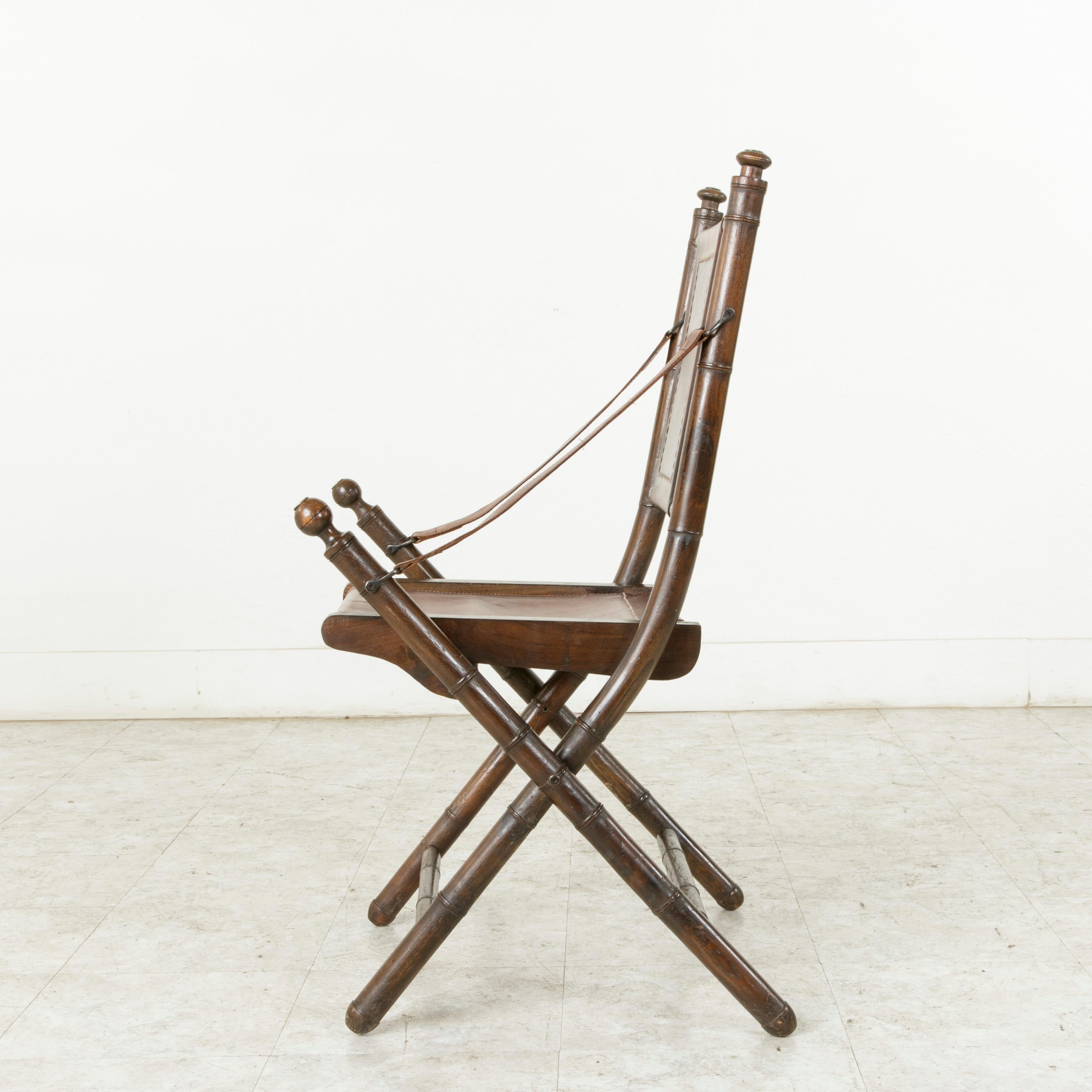 Französisch Kolonial Nussbaum Faux Bamboo Folding Deck Chair:: um 1900 (Frühes 20. Jahrhundert)