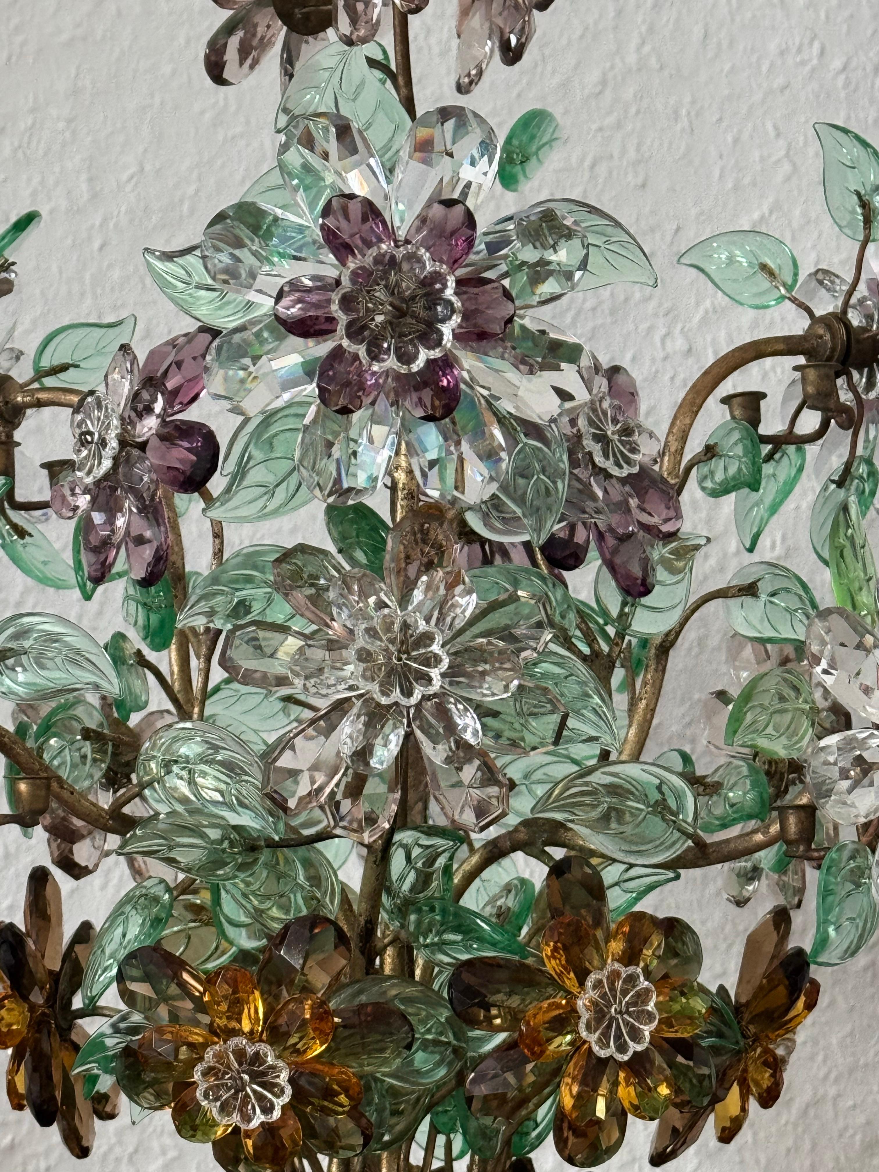 Französischer farbenfroher Glas-Blumenblatt- und Bronze-Kandelaber mit 12 Lichtern, 19. Jahrhundert im Zustand „Hervorragend“ im Angebot in Wiesbaden, Hessen