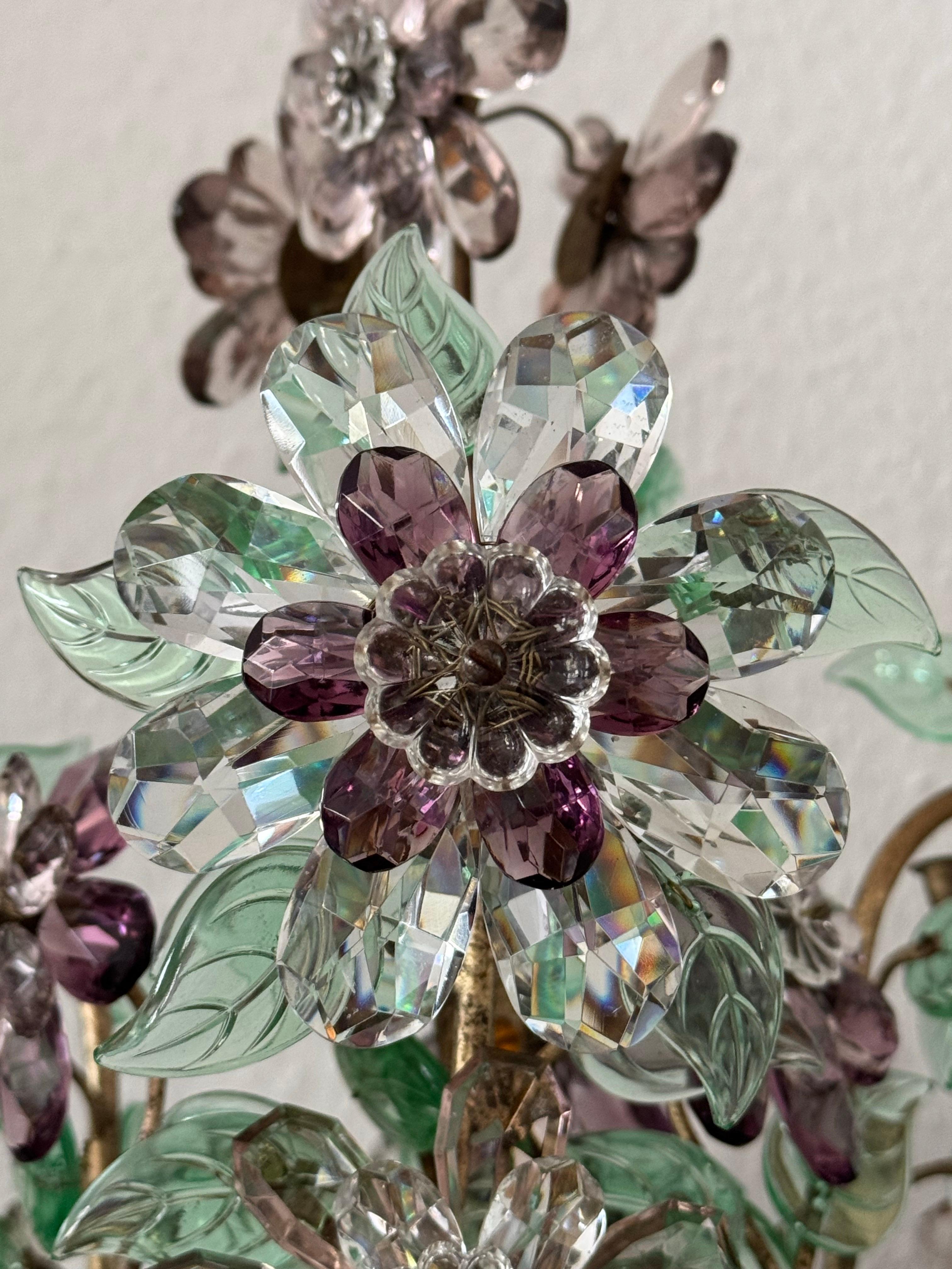 Französischer farbenfroher Glas-Blumenblatt- und Bronze-Kandelaber mit 12 Lichtern, 19. Jahrhundert (Kristall) im Angebot