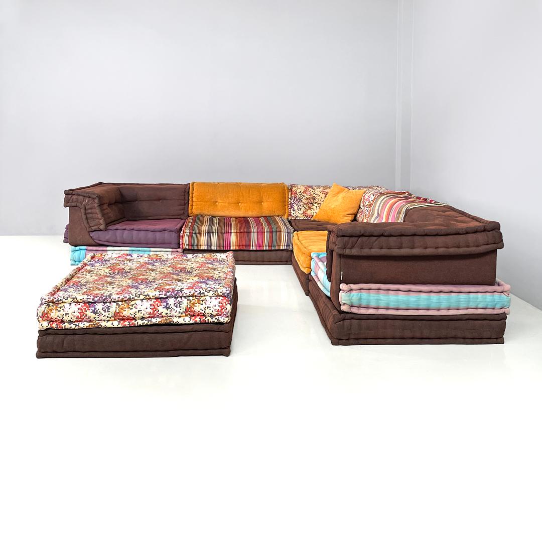 Divano modulare francese colorato Mah Jong di Hans Hopfer per Roche Bobois, anni 2000
Divano modulare mod. Mah Jong composto da 12 cuscini quadrati, imbottiti e rivestiti in tessuto con texture e motivi diversi. Ci sono 5 schienali imbottiti e