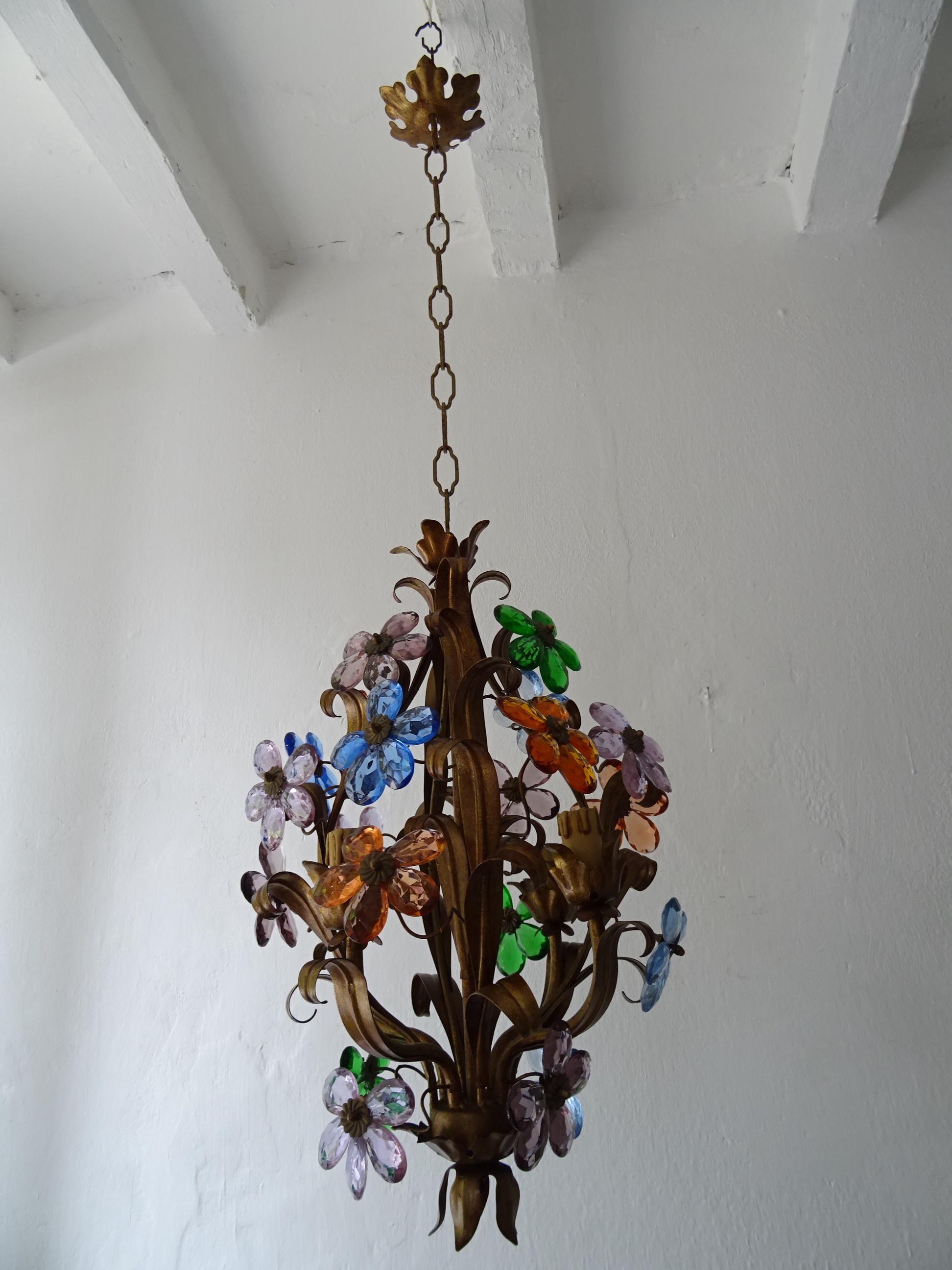  French Colourful  Flowers Crystal Prisms Maison Baguès Style Tole Chandelier In Good Condition For Sale In Firenze, Toscana
