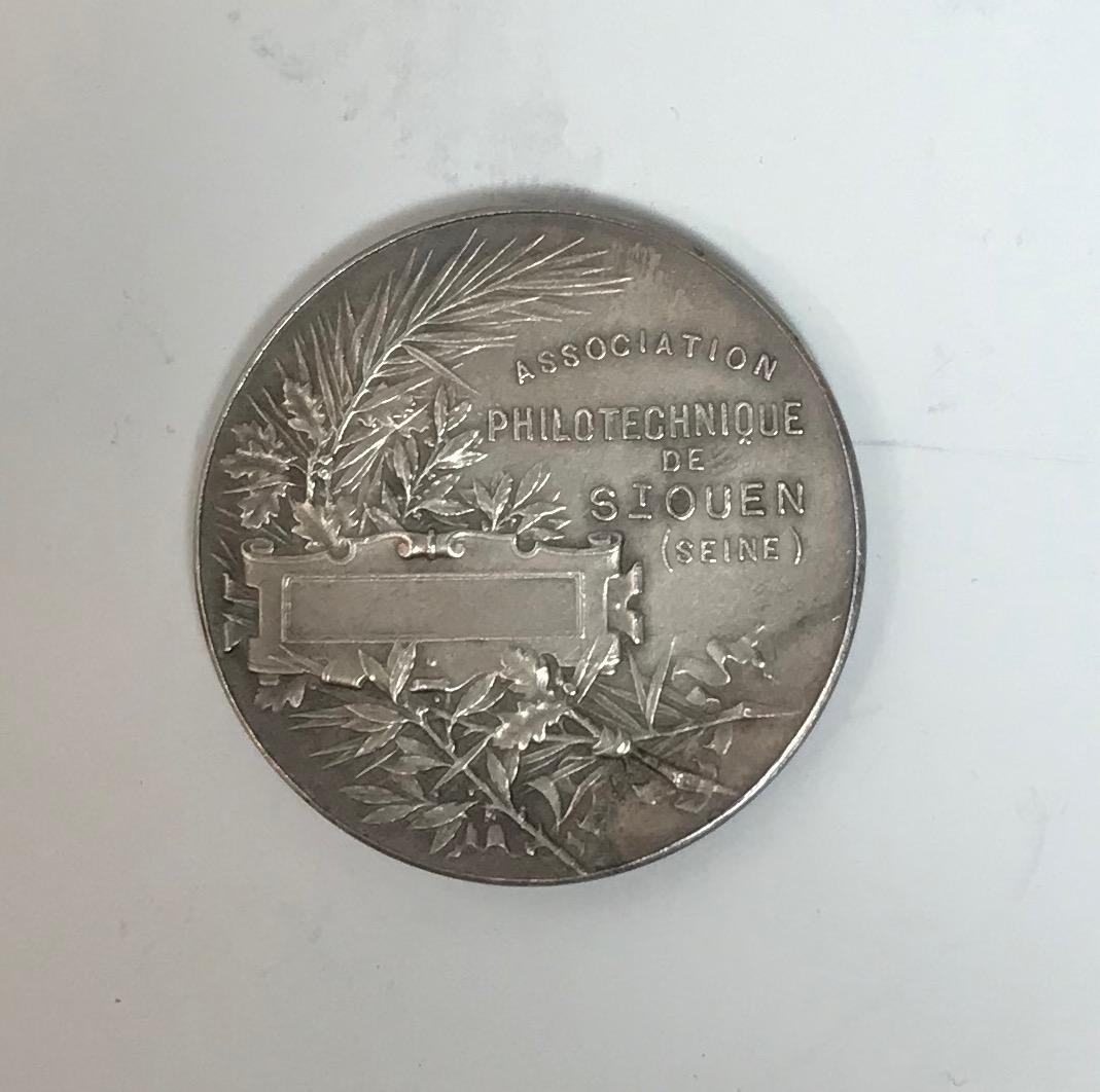 Women's or Men's French Commemorative Medal, Early 20th Century For Sale