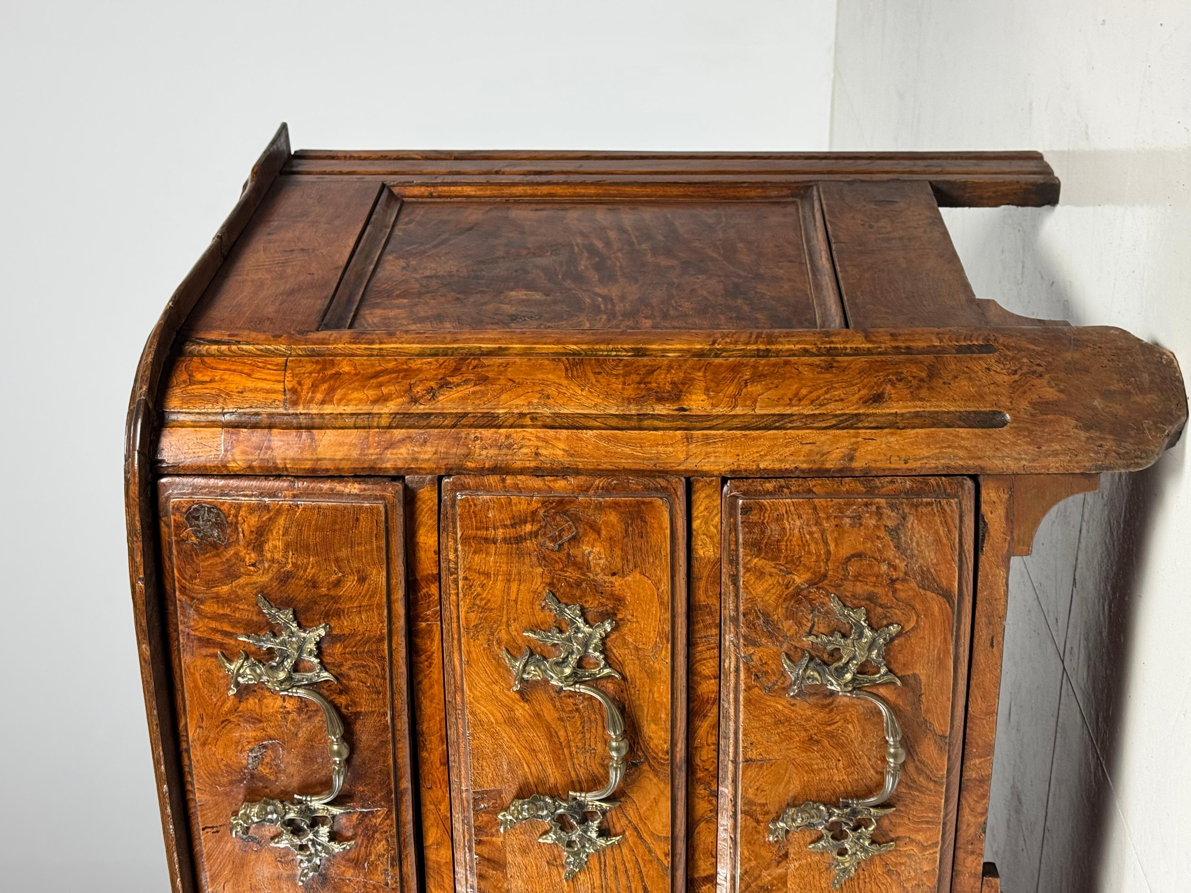 French commode 18th century For Sale 5