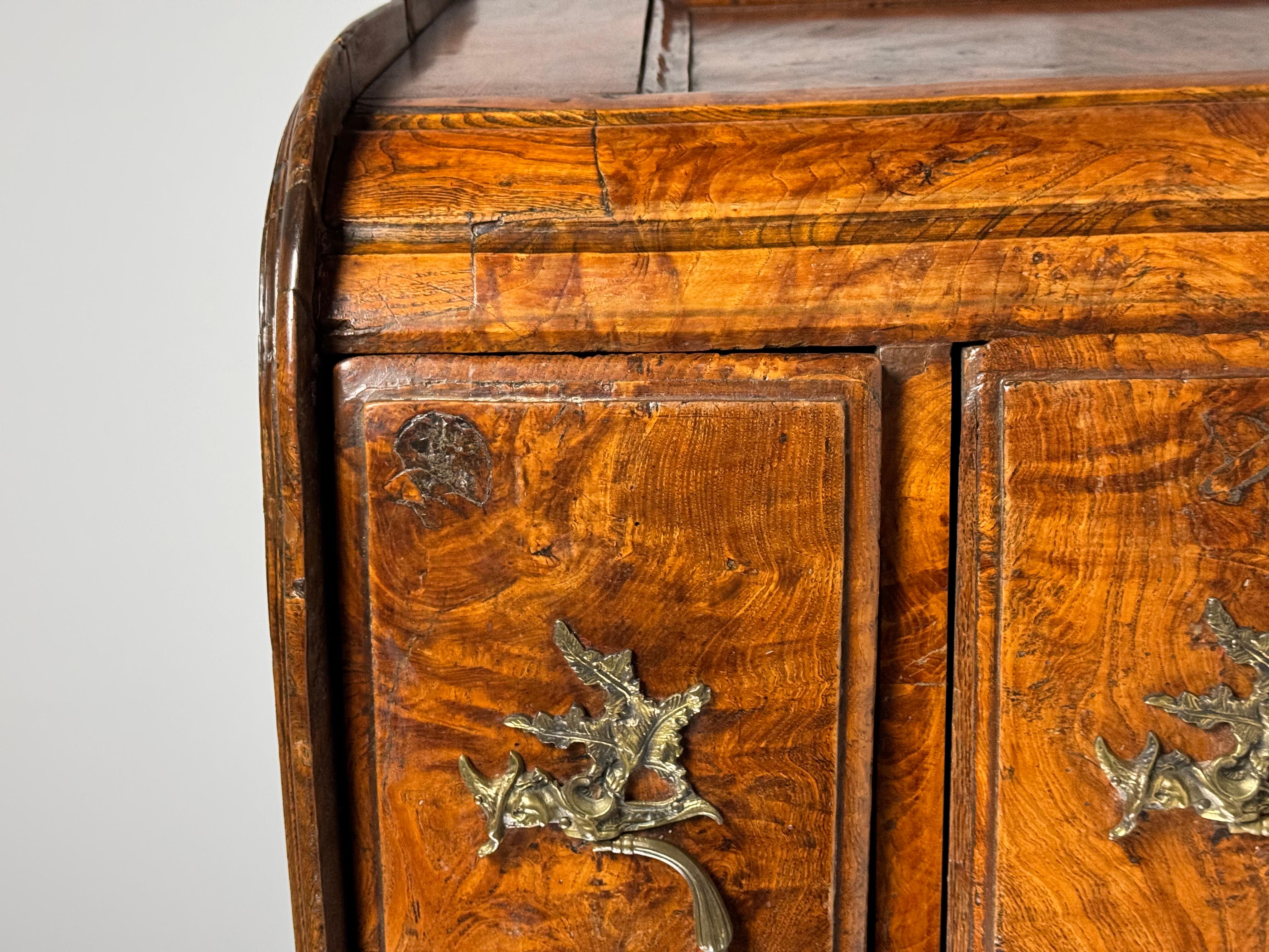 French commode 18th century For Sale 8