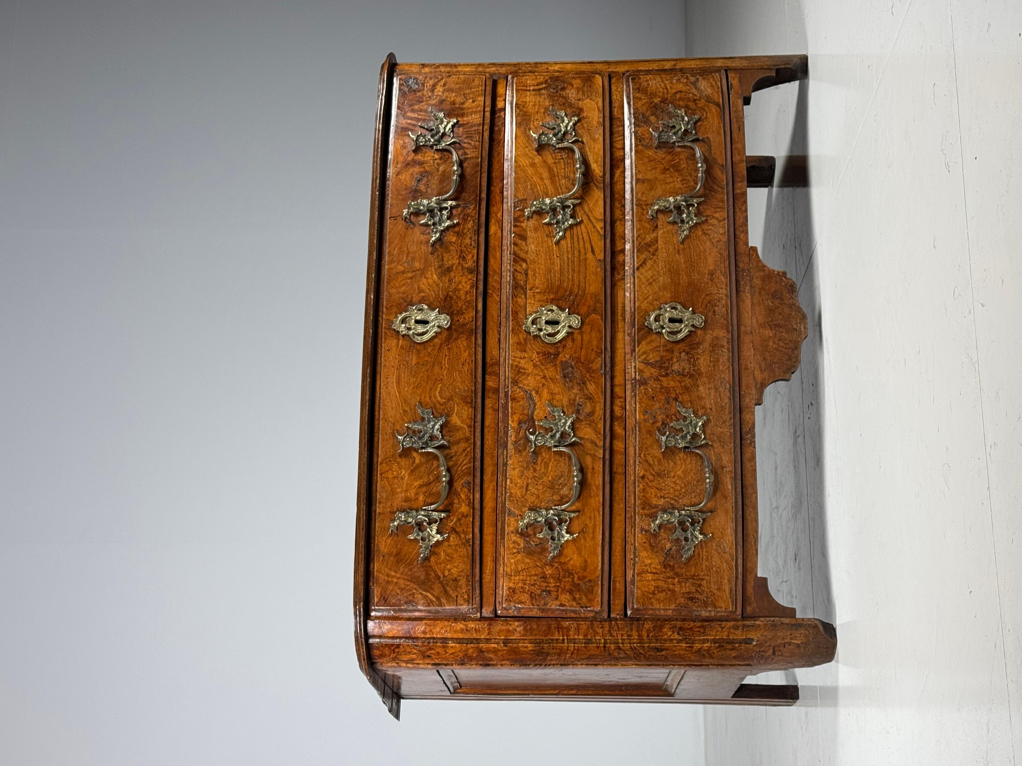 18th Century and Earlier French commode 18th century For Sale
