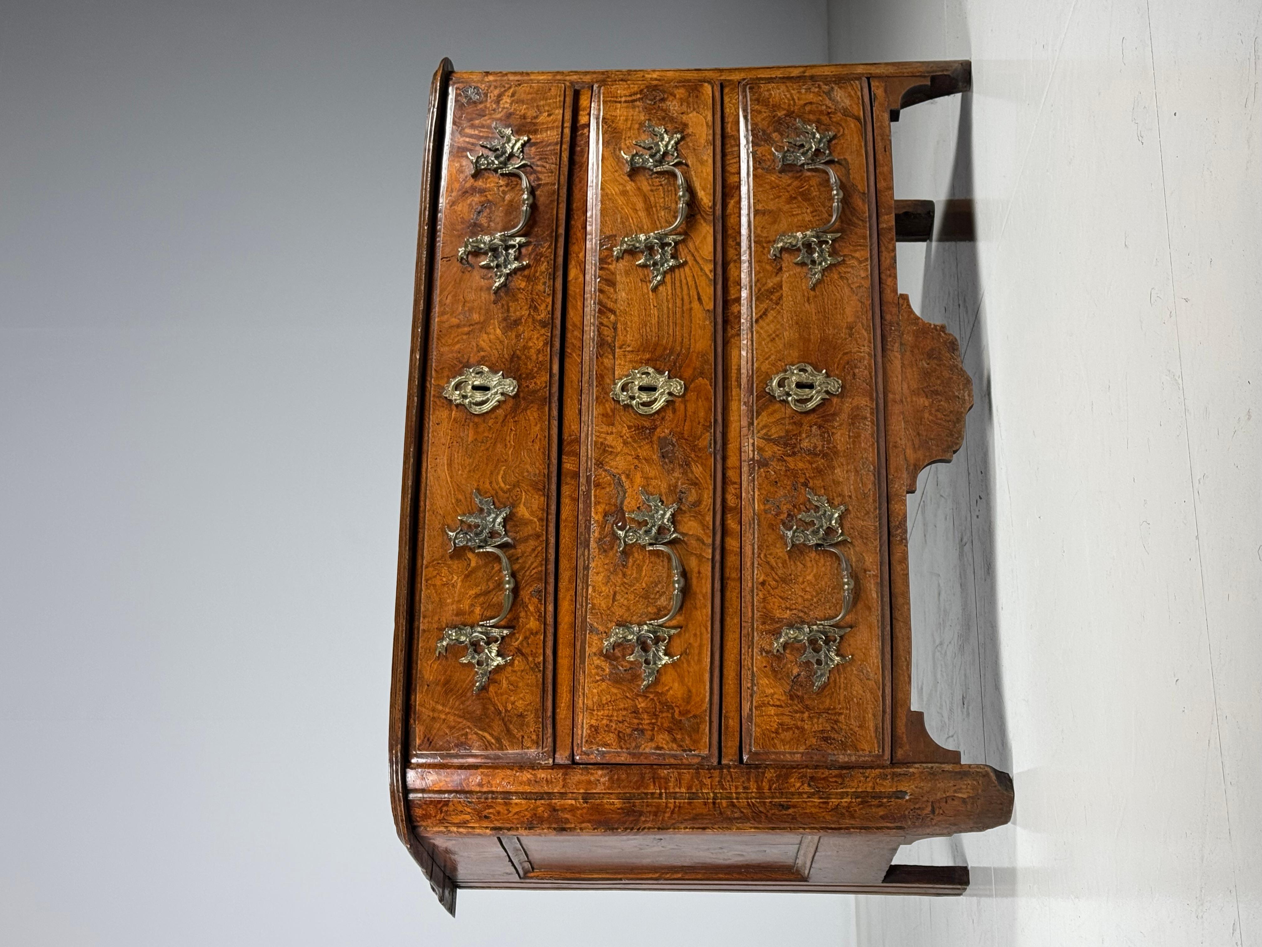 Elm French commode 18th century For Sale