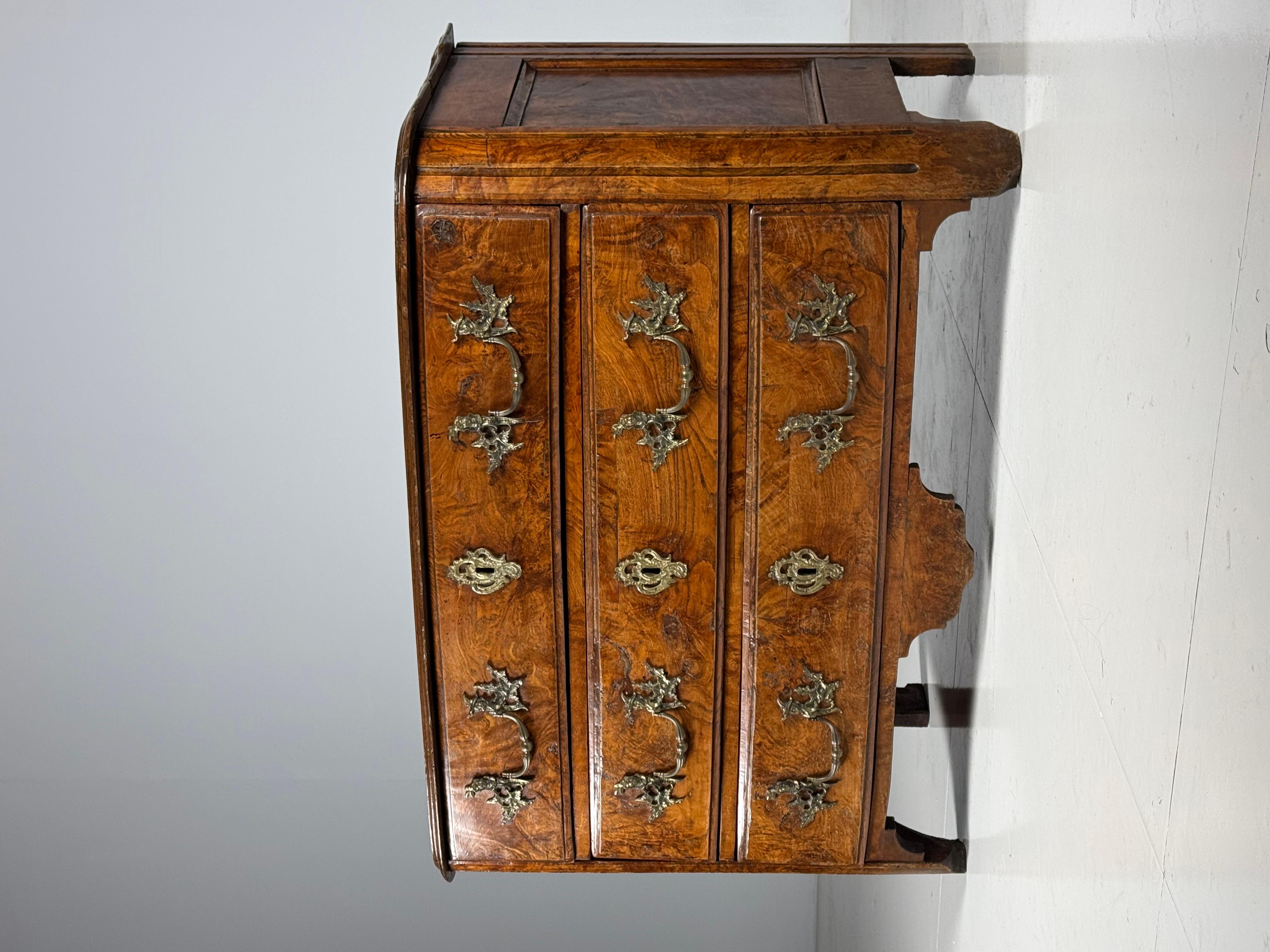 French commode 18th century For Sale 1