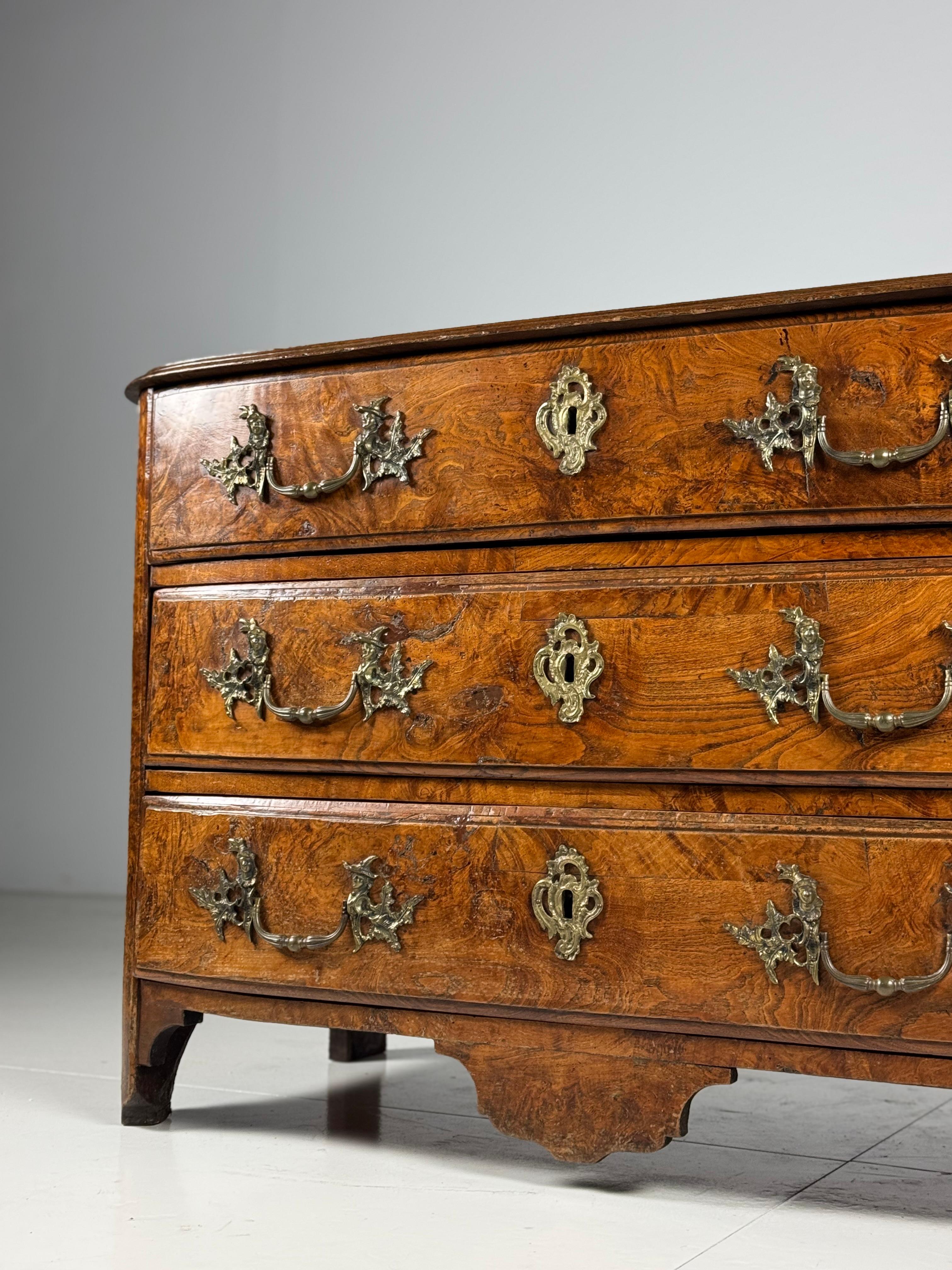 French commode 18th century For Sale 2
