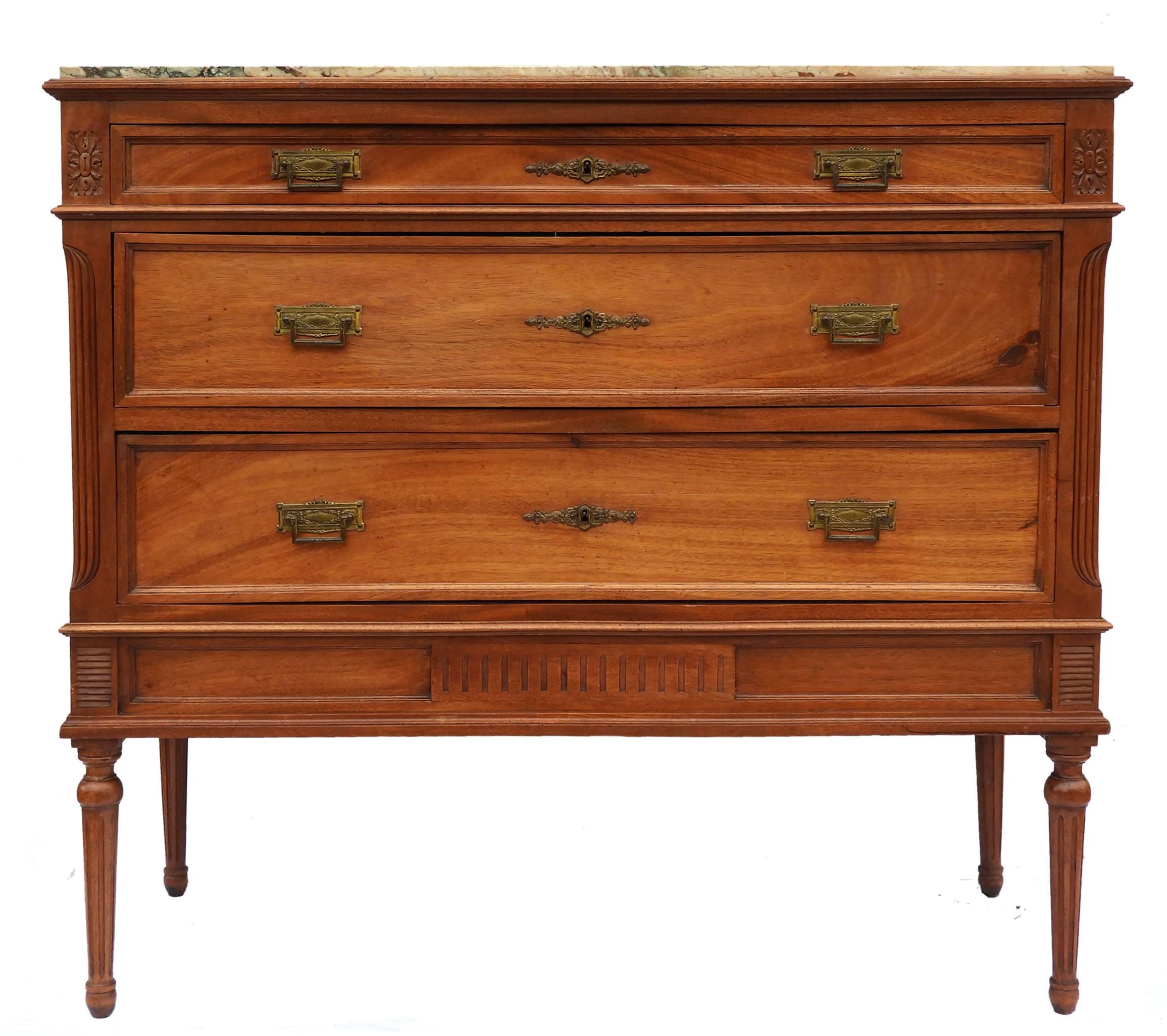 French commode chest of drawers Louis XVI style marble early 20th century
Verigated marble top
Walnut
Three drawers with original ormolu handles
In very good vintage condition with lovely patina one very well done old repair to a back leg, sound