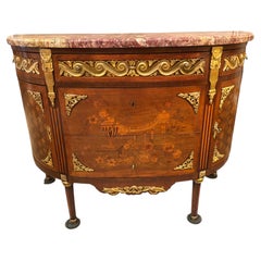 Commode française en forme de demi-lune, plateau en marbre avec montures en bronze doré en marqueterie