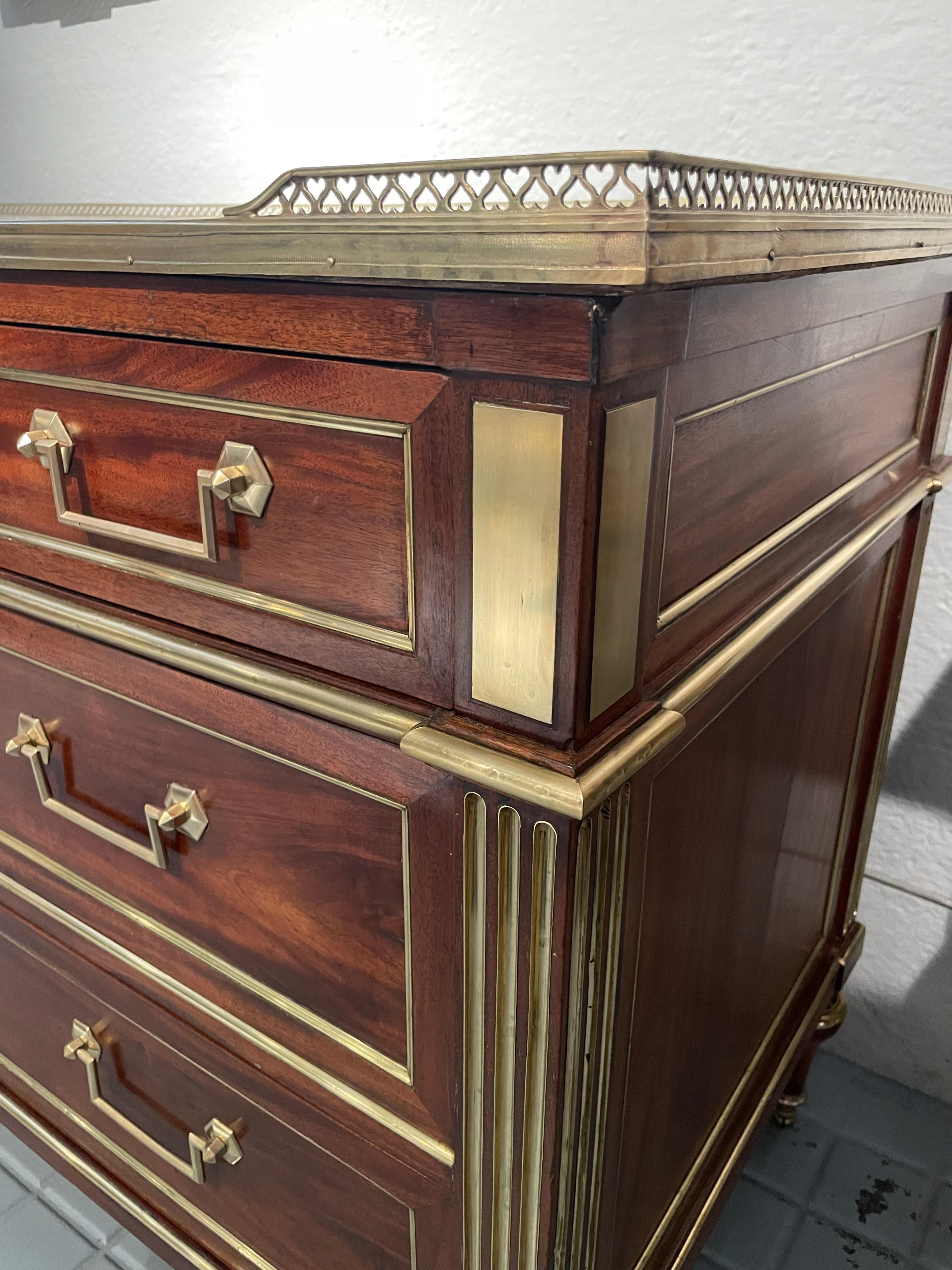 French Commode in mahogany. Louis XVl Period at the end of Eighteen Century. For Sale 4