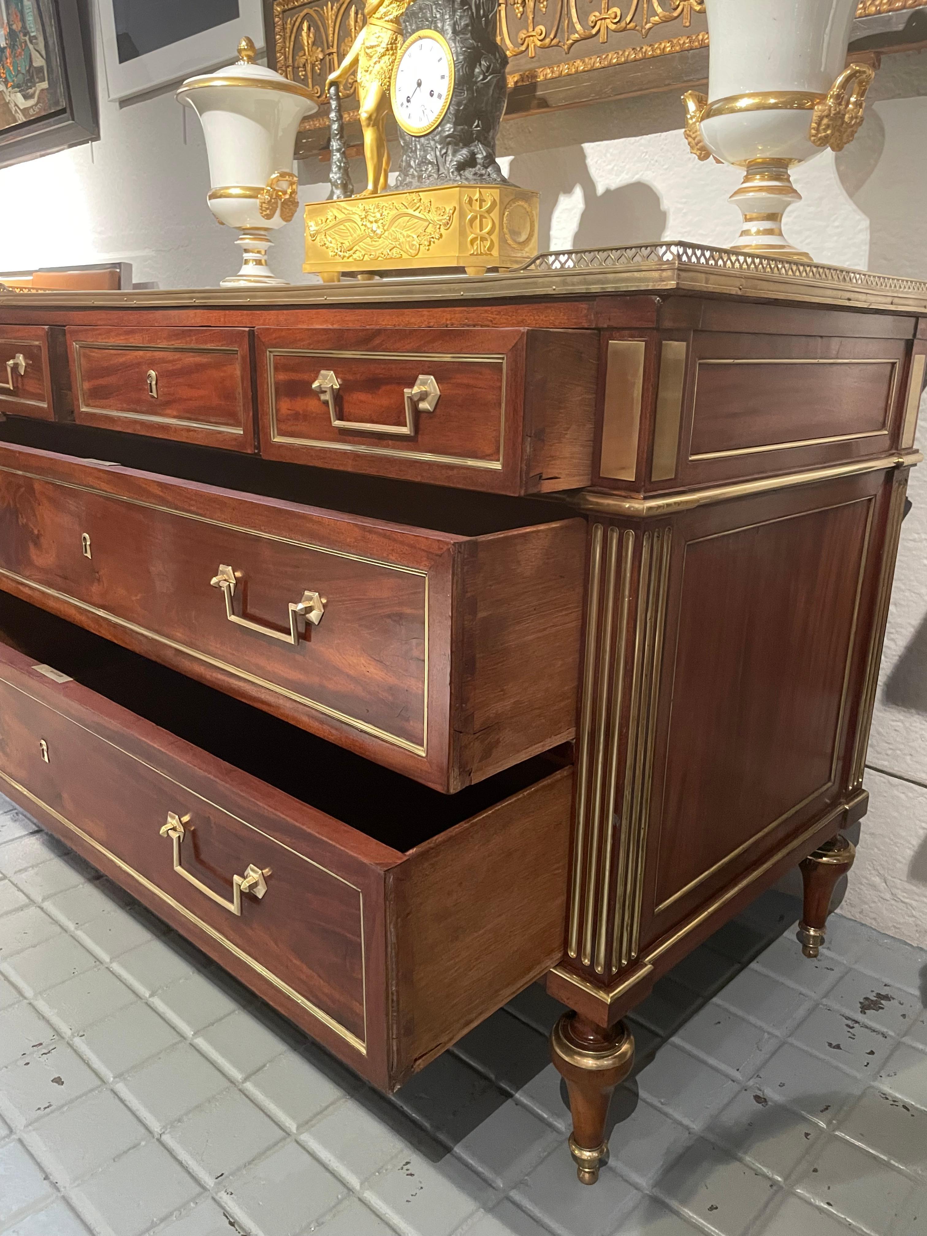 French Commode in mahogany. Louis XVl Period at the end of Eighteen Century. For Sale 1