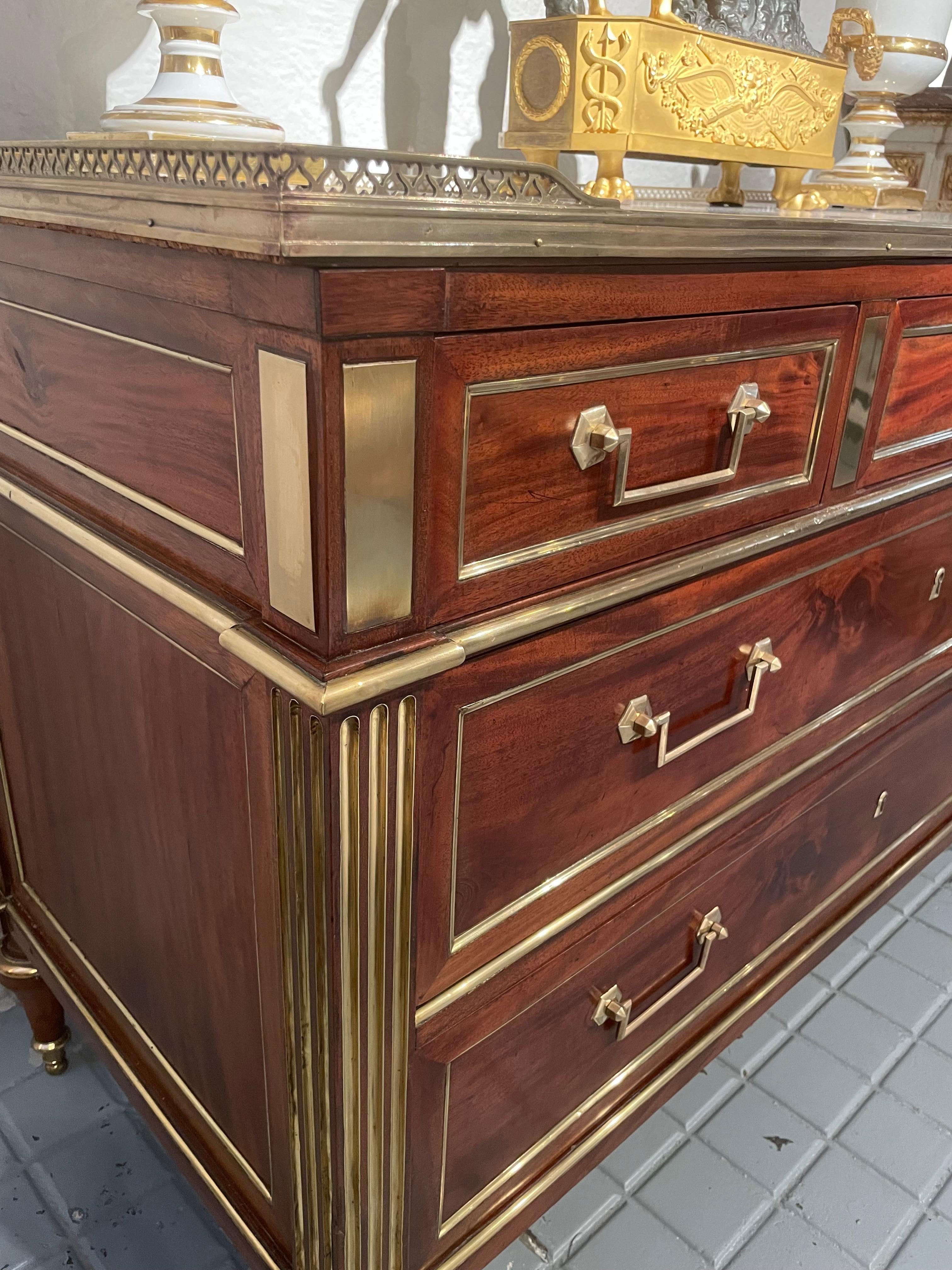 French Commode in mahogany. Louis XVl Period at the end of Eighteen Century. For Sale 2