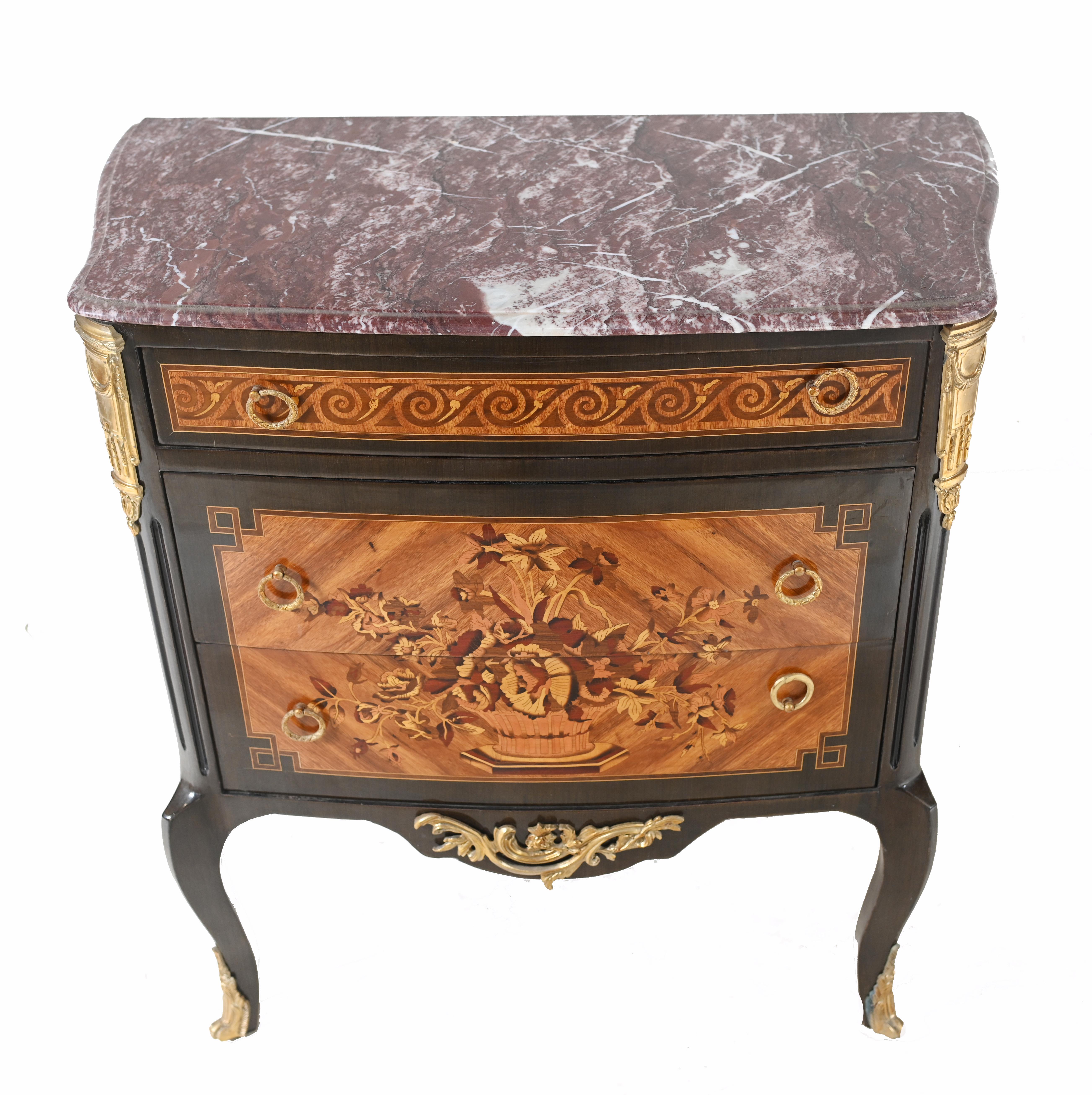 Fin du 20e siècle Commode Louis XVI à tiroirs marquetés en vente