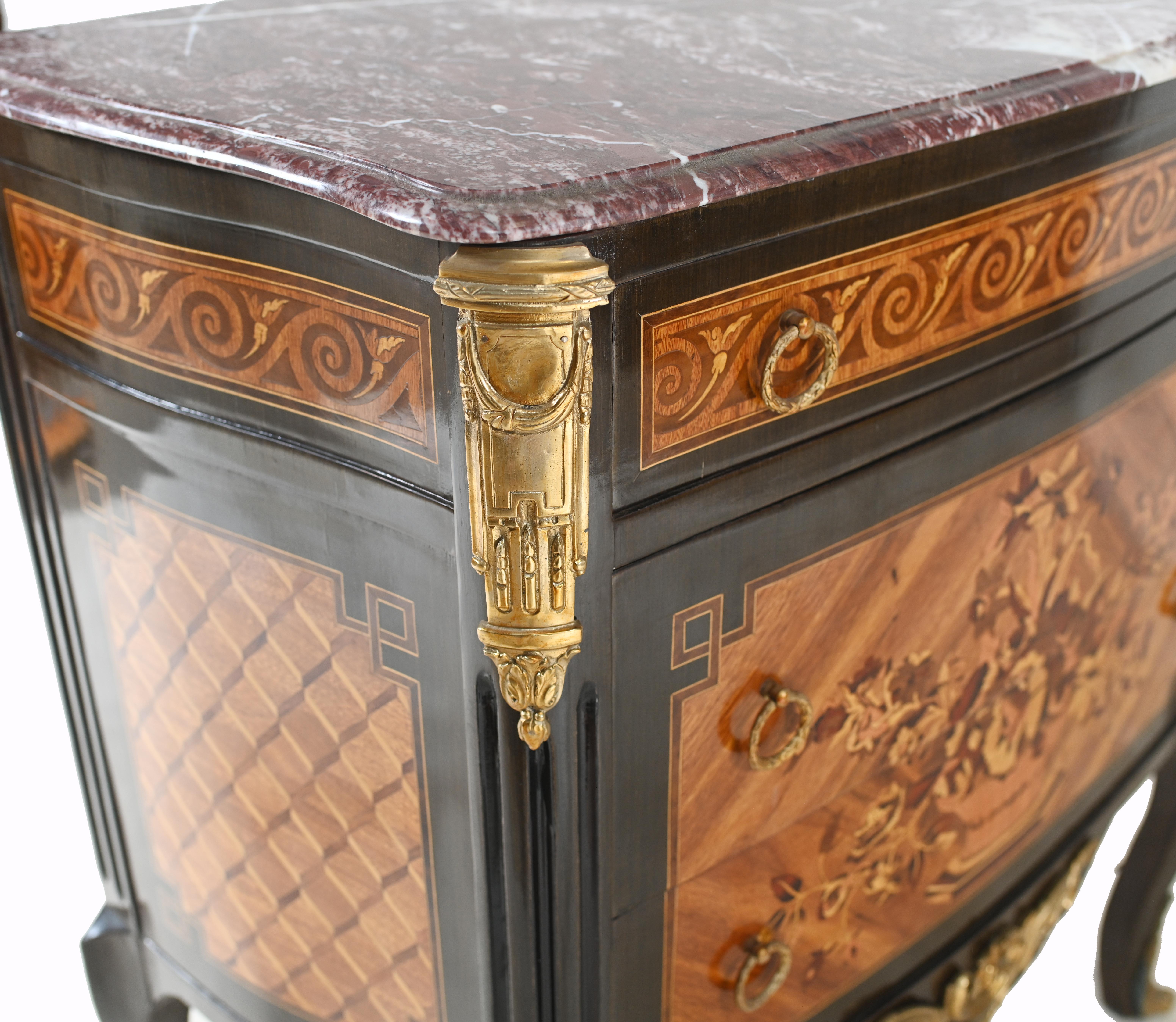 Commode Louis XVI à tiroirs marquetés en vente 4