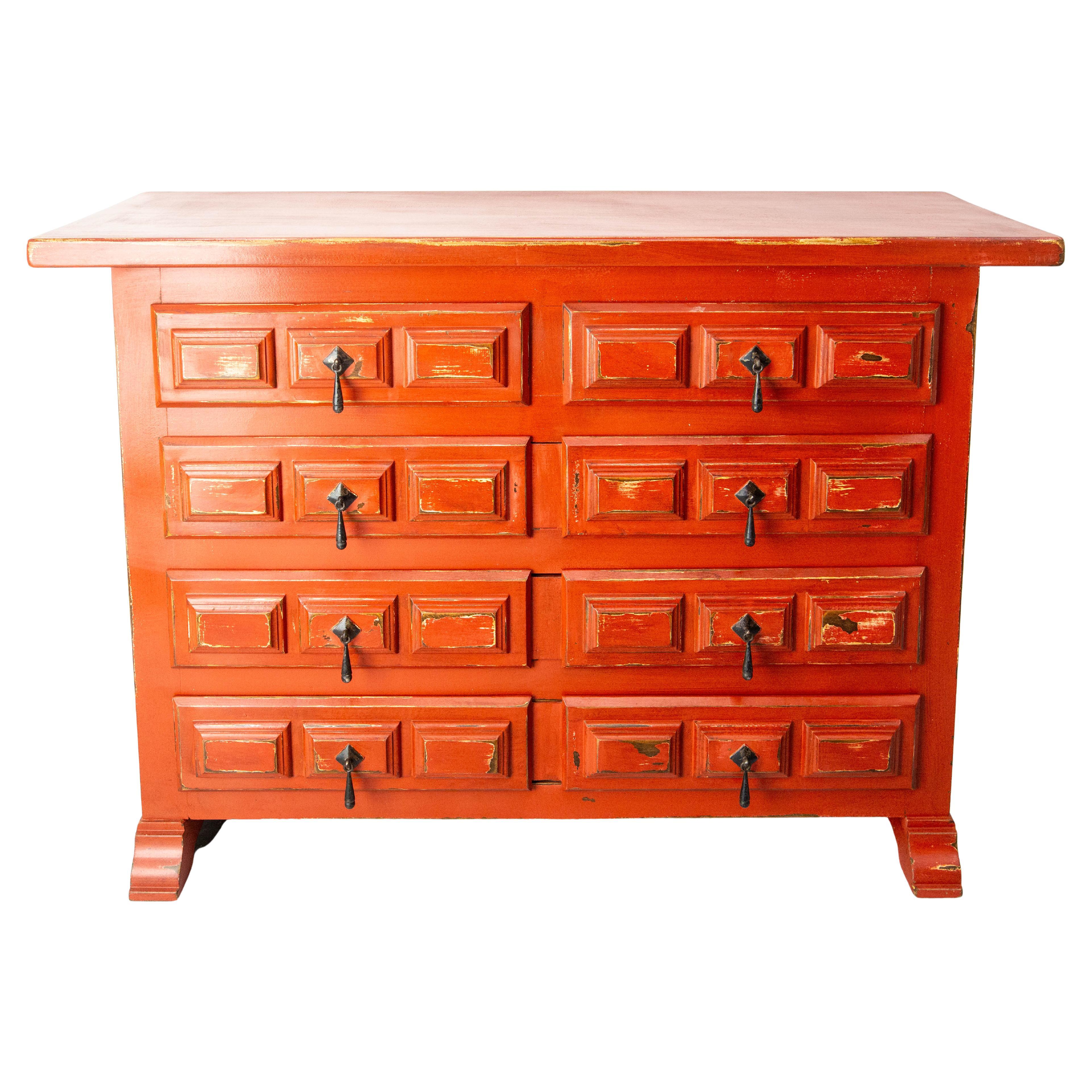 French elm chest of drawers from the 1960 years.  
Five drawers.
This commode has been patinated by our cabinetmaker.


Shipping: 38 / 110 / 77 cm 48 kg