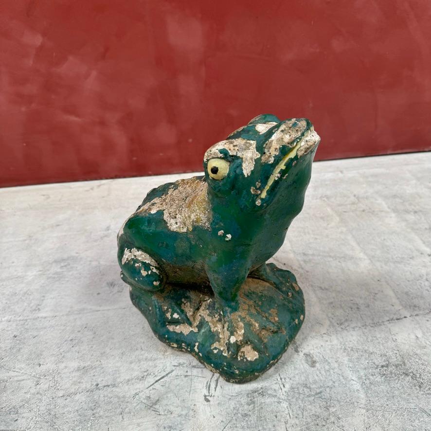 Frog française en béton Bon état - En vente à Haywards Heath, GB
