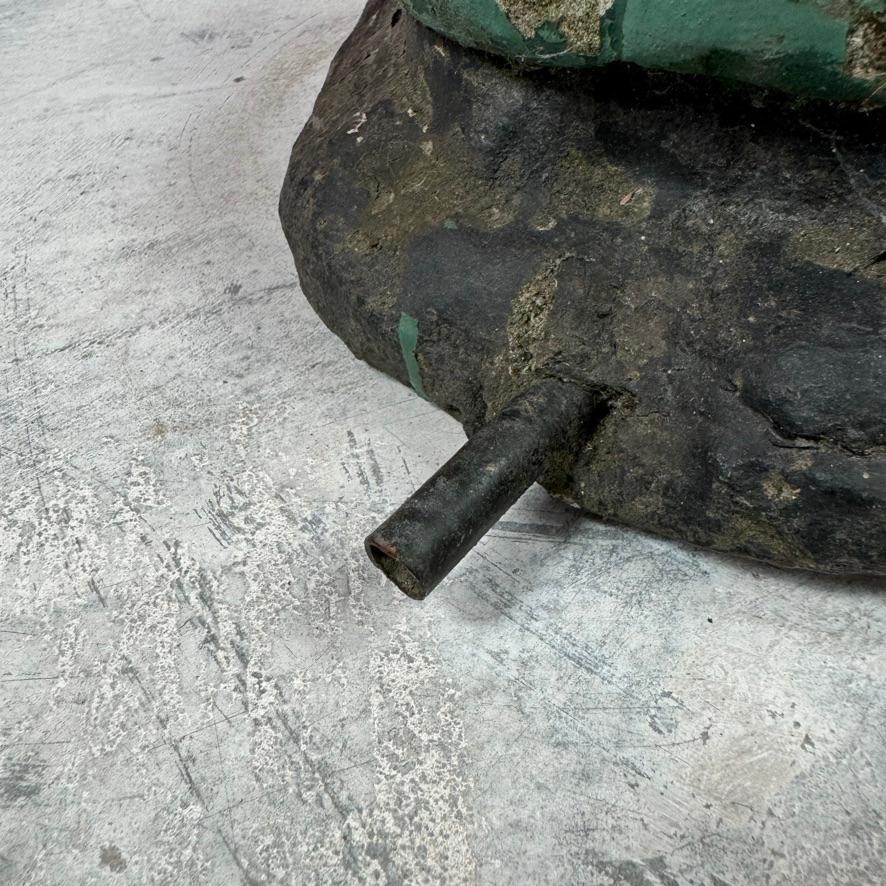 Französischer Frosch-Wasserbrunnen aus Beton im Angebot 6
