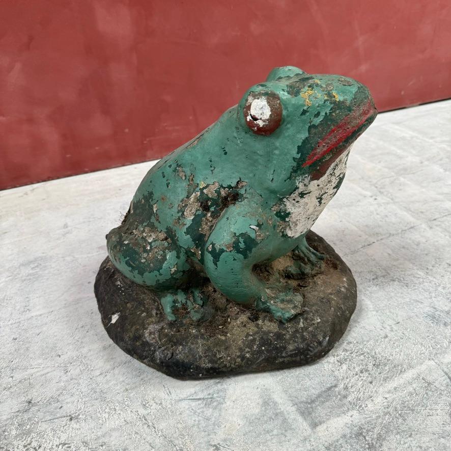 Französischer Frosch-Wasserbrunnen aus Beton (20. Jahrhundert) im Angebot