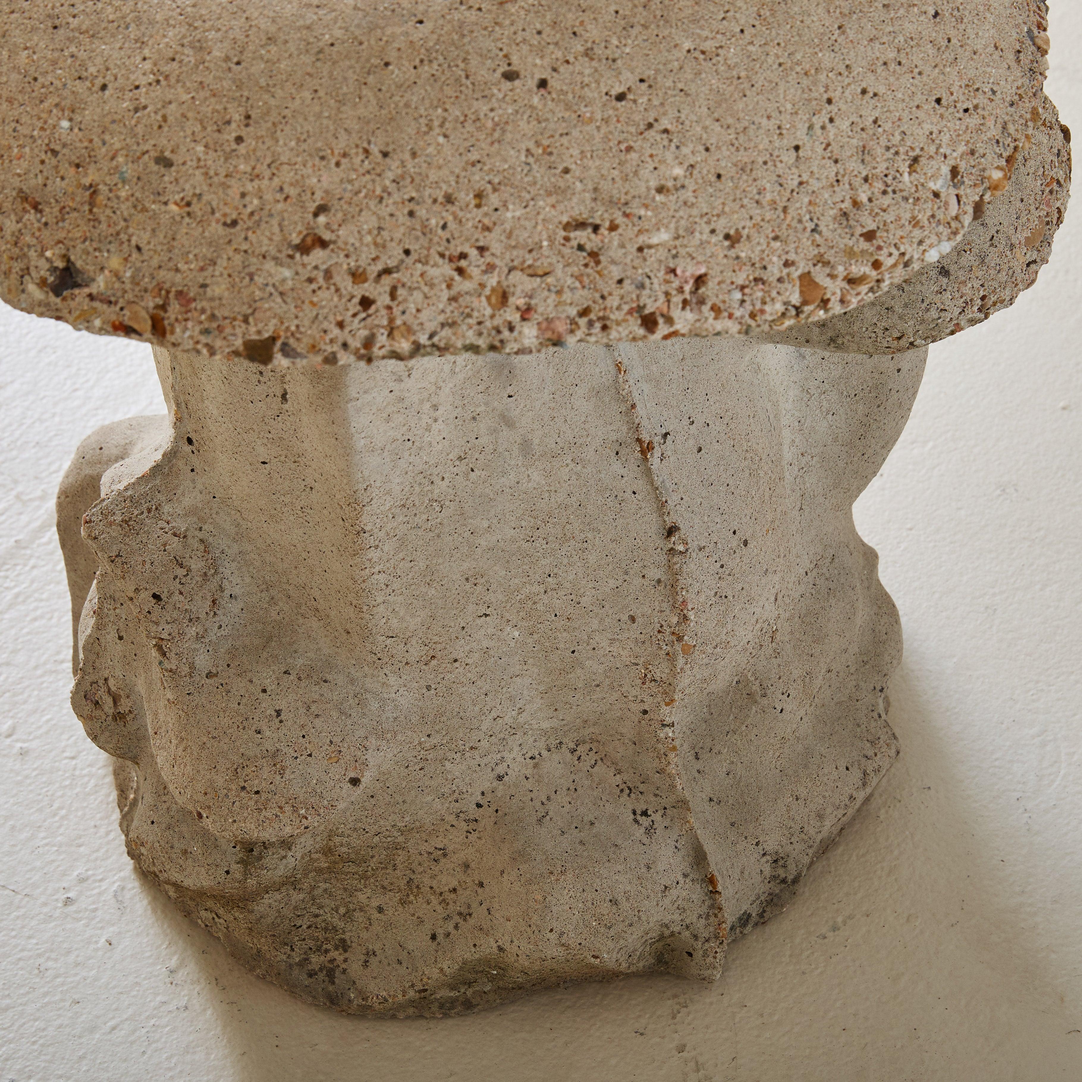 Scultura da giardino in cemento francese a forma di fungo, anni '60 - 2 disponibili in vendita 1