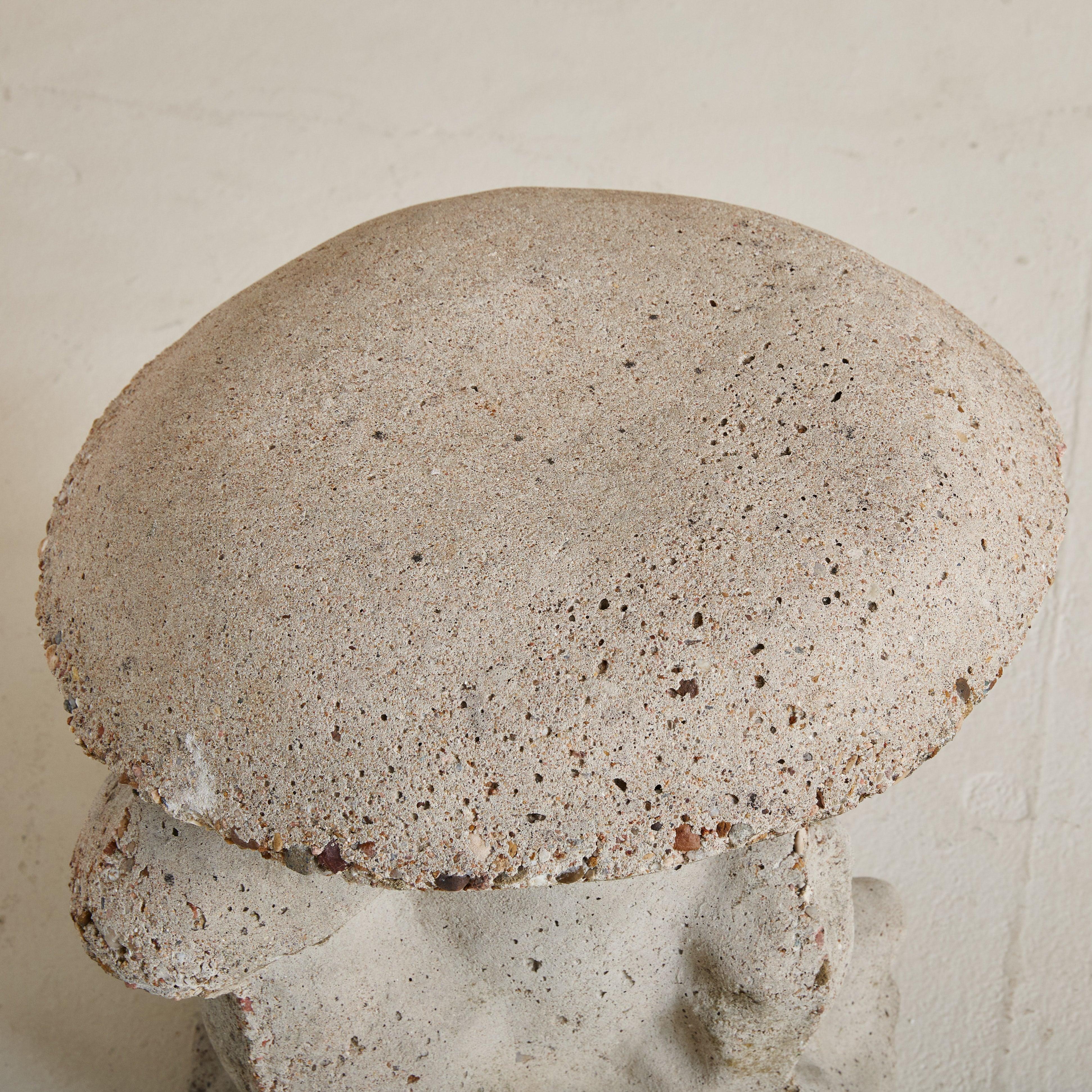 Scultura da giardino in cemento francese a forma di fungo, anni '60 - 2 disponibili in vendita 2