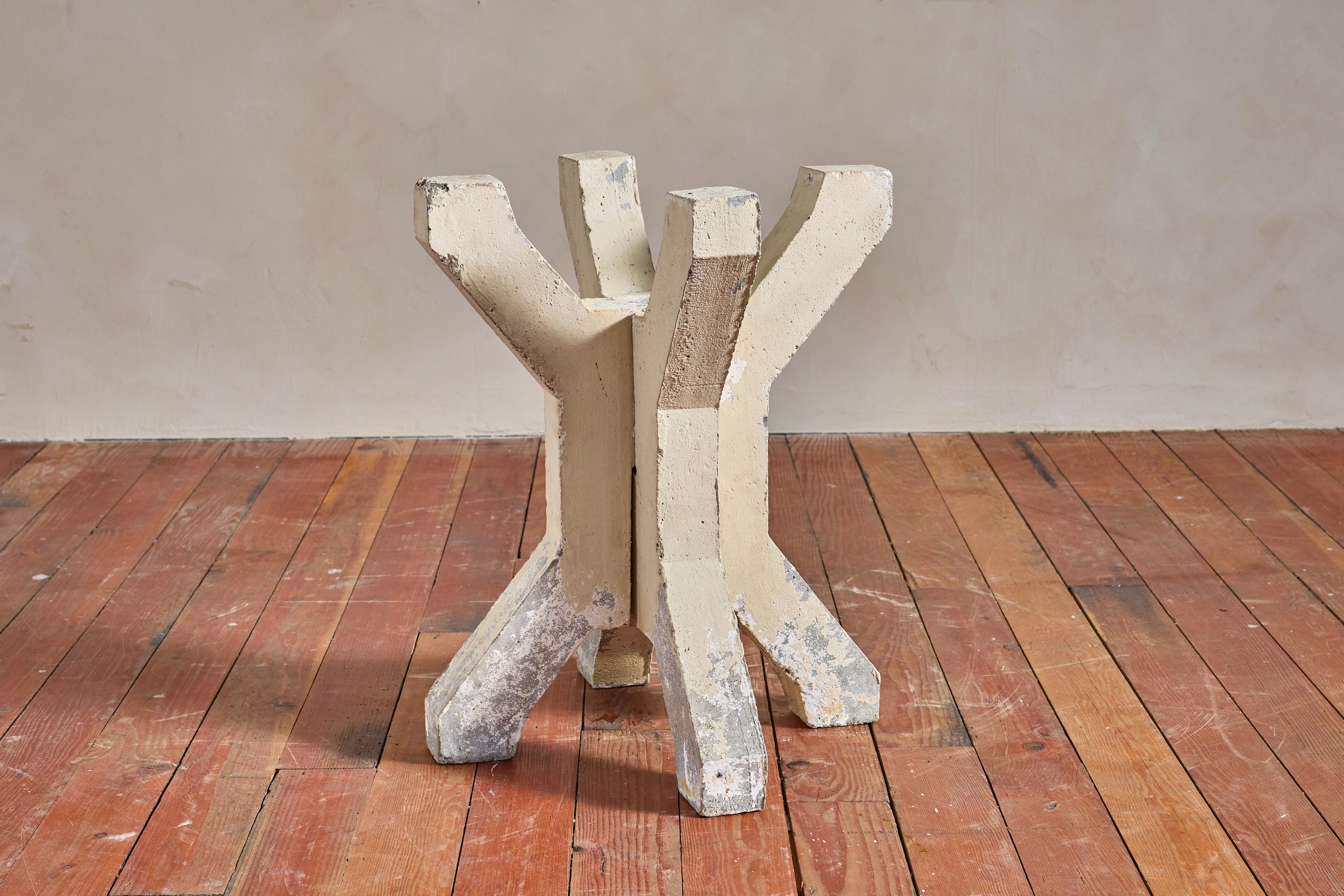 Table octogonale française en béton en vente 5