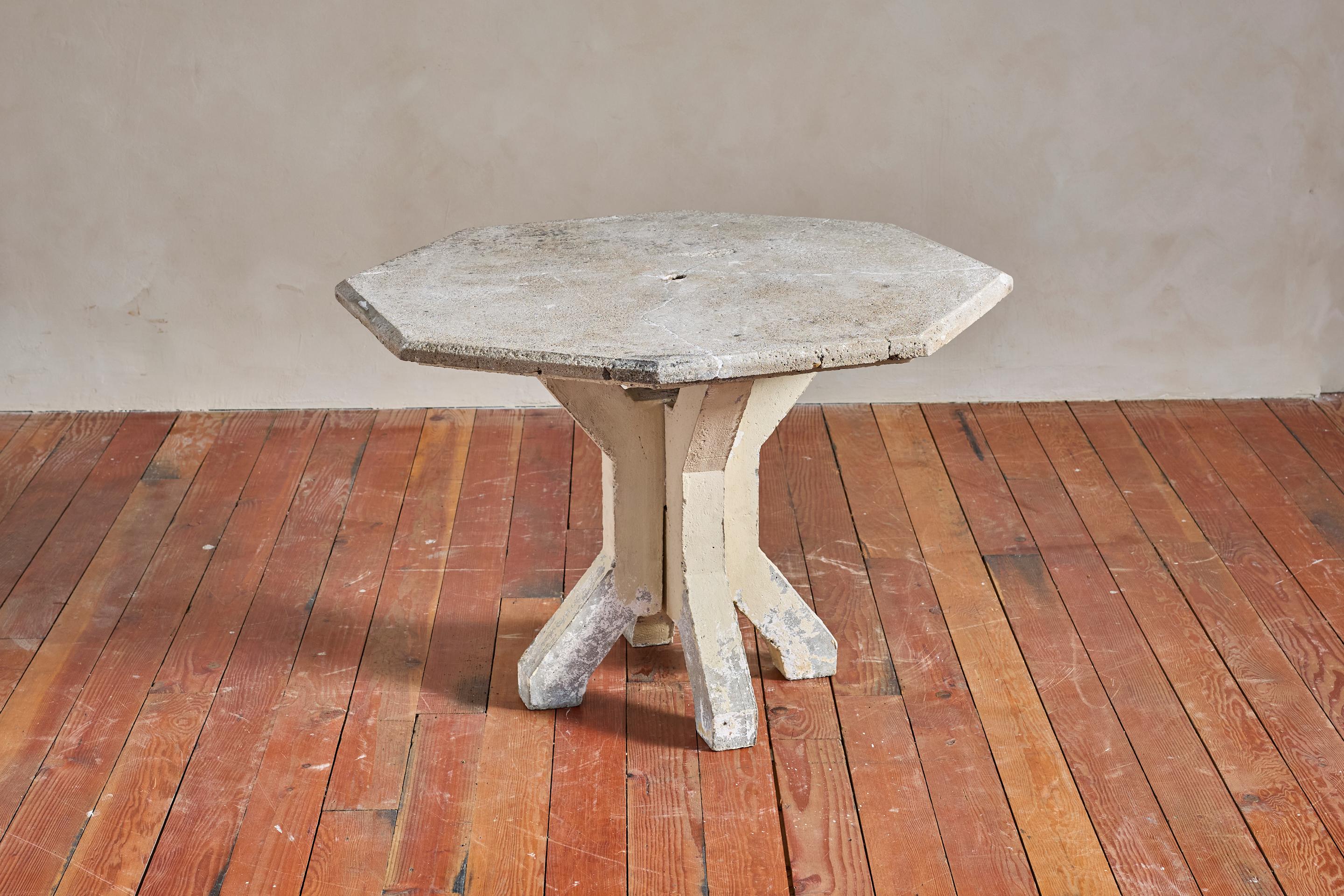 Table octogonale française en béton en vente 6