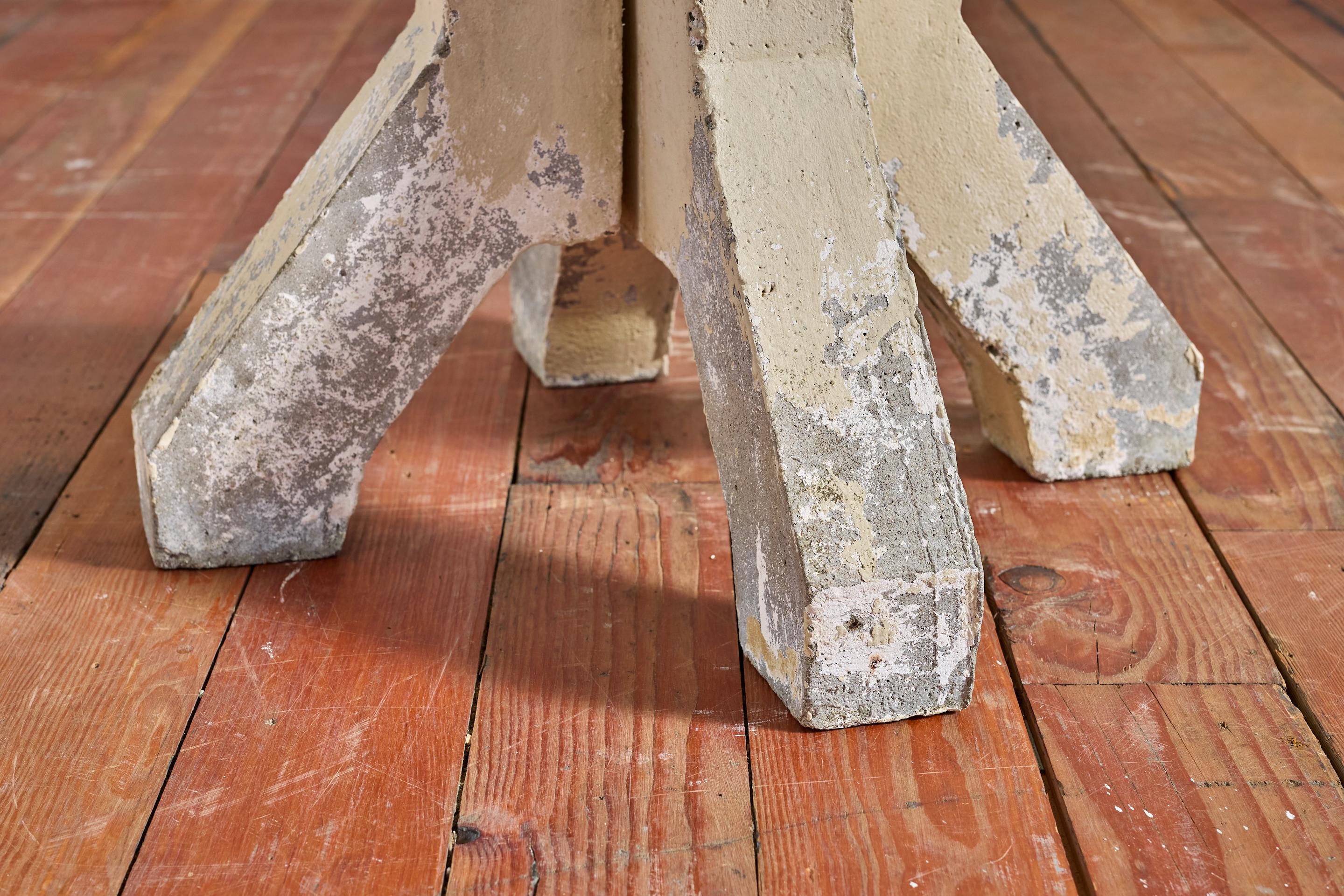 Table octogonale française en béton en vente 7