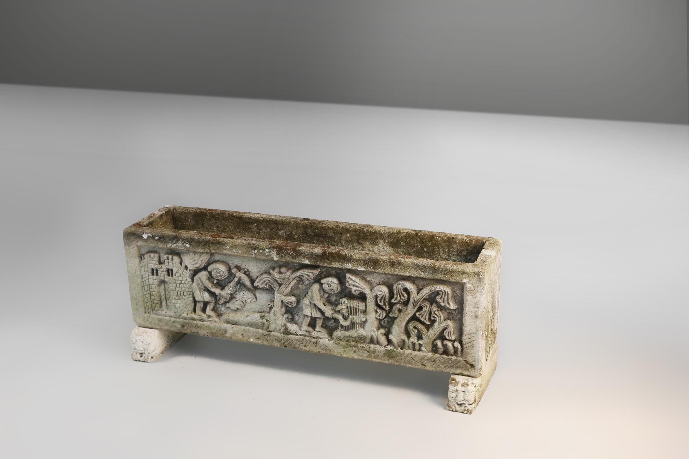 French concrete planter with facade sculpted in Roman style, 1920s In Good Condition For Sale In Meulebeke, BE
